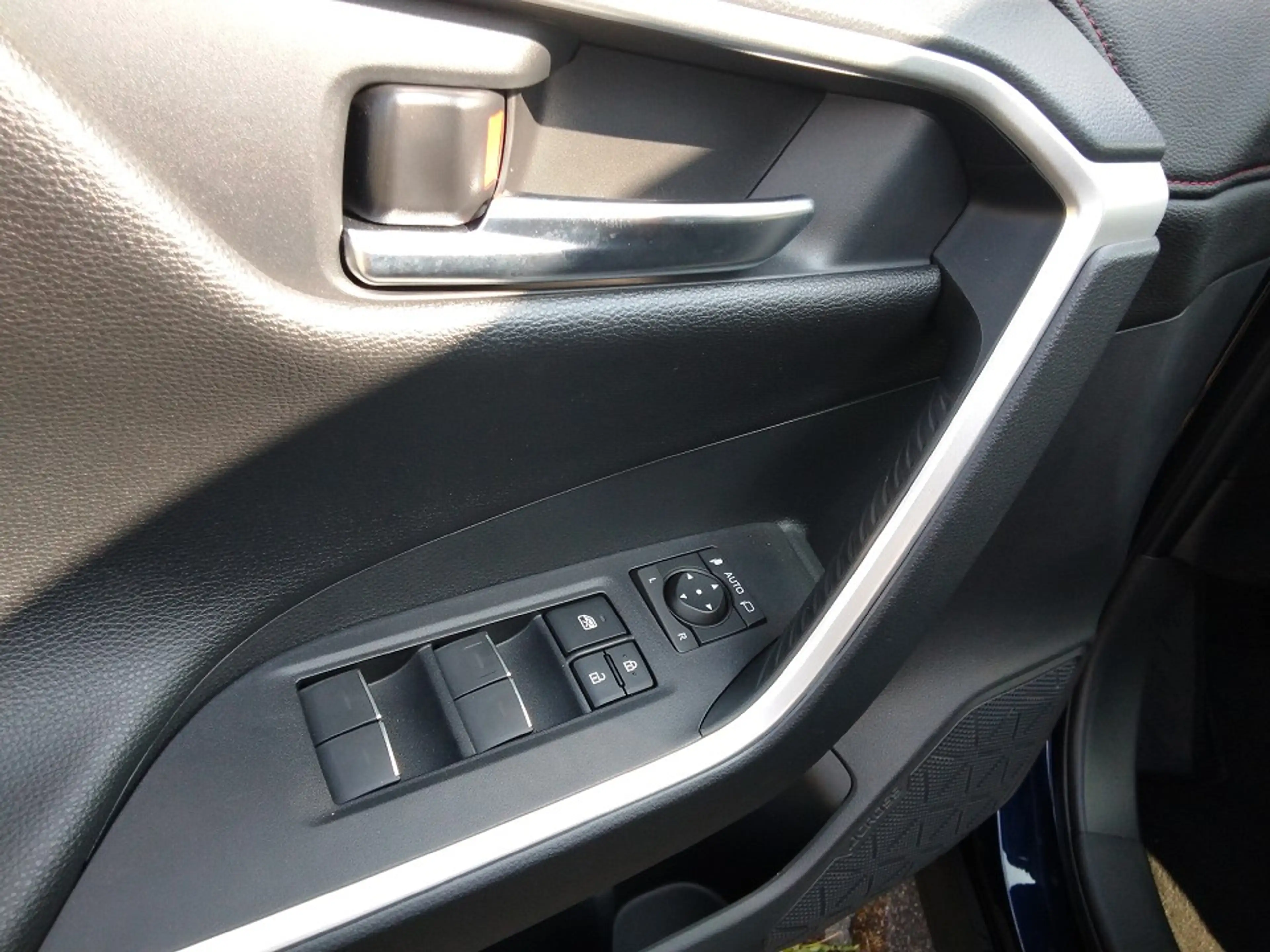 Suzuki Across PLUG-IN HYBRID Comfort+ — photo 15