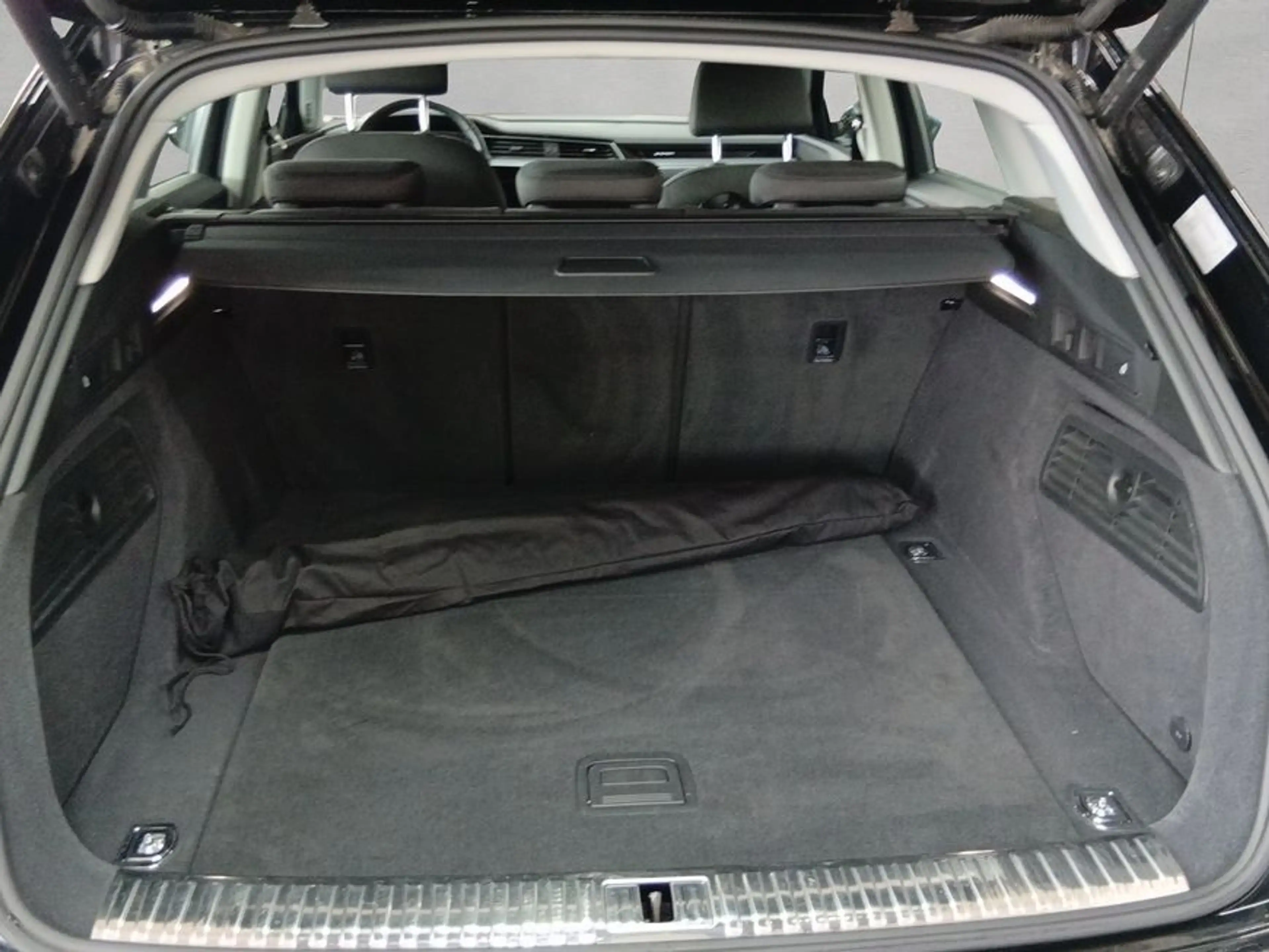 Audi e-tron 50 quattro — photo 6