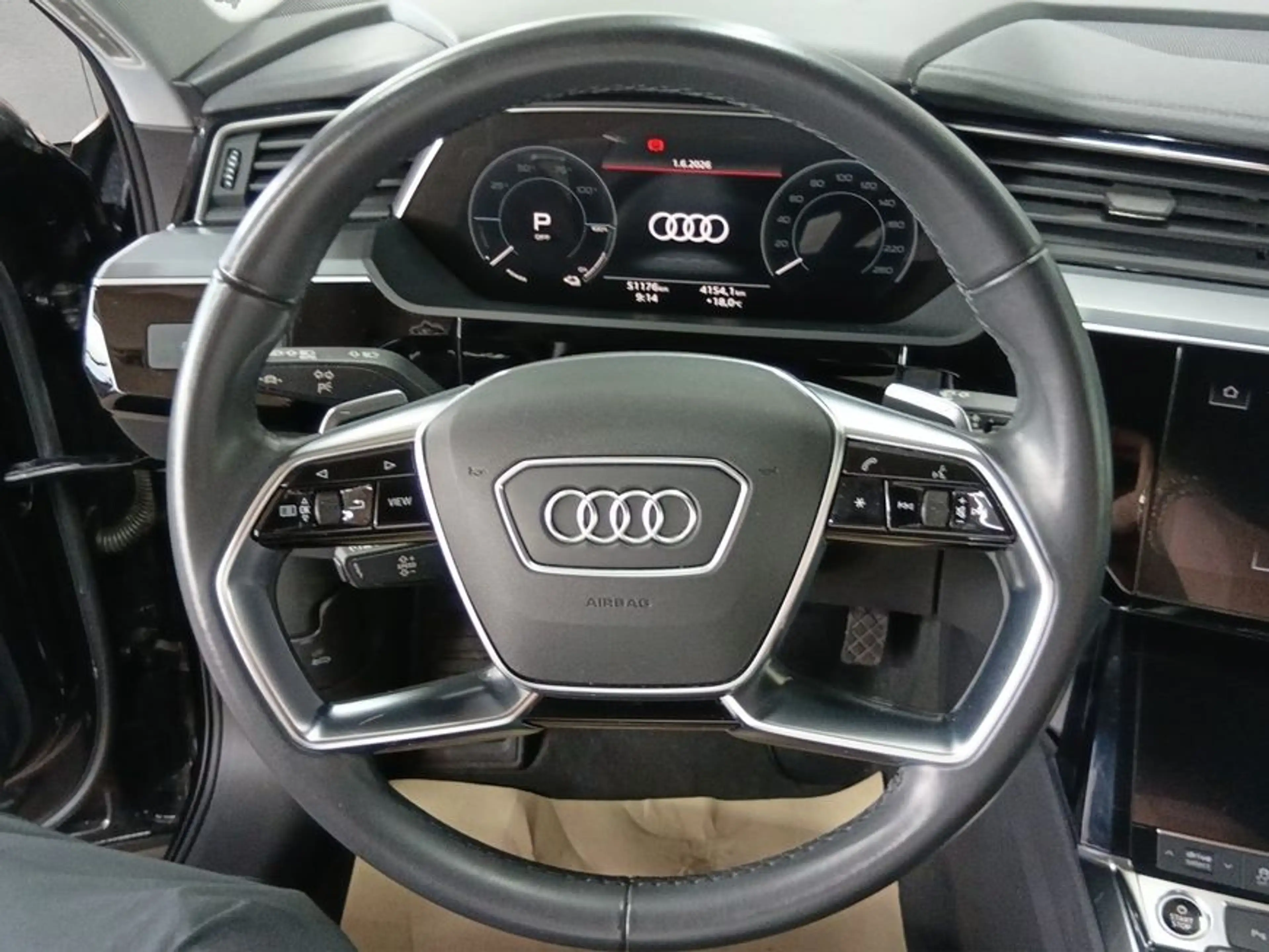 Audi e-tron 50 quattro — photo 12