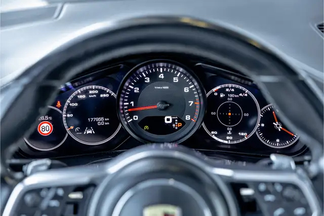 Porsche Cayenne view 13