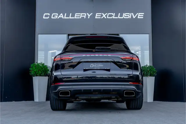 Porsche Cayenne view 6