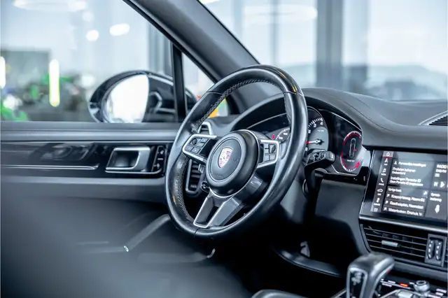 Porsche Cayenne view 11