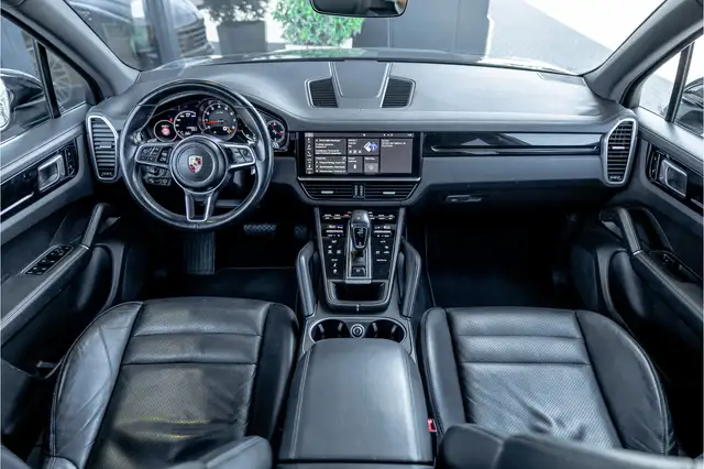 Porsche Cayenne view 9