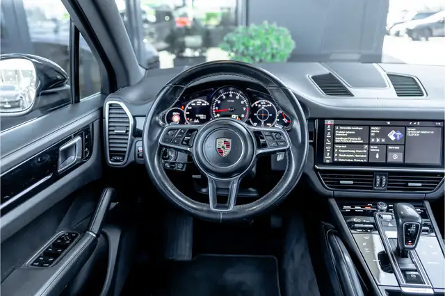 Porsche Cayenne view 12