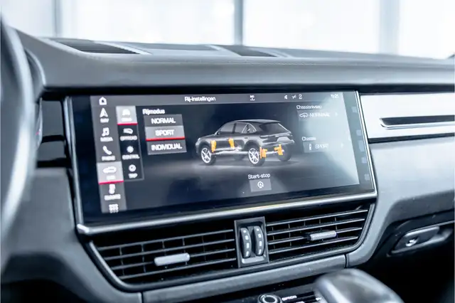 Porsche Cayenne view 15