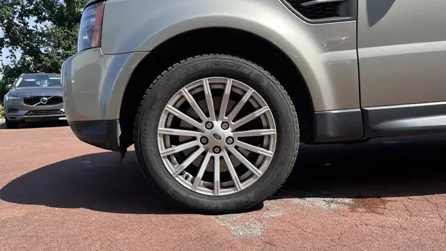 Land Rover Range Rover Sport view 13