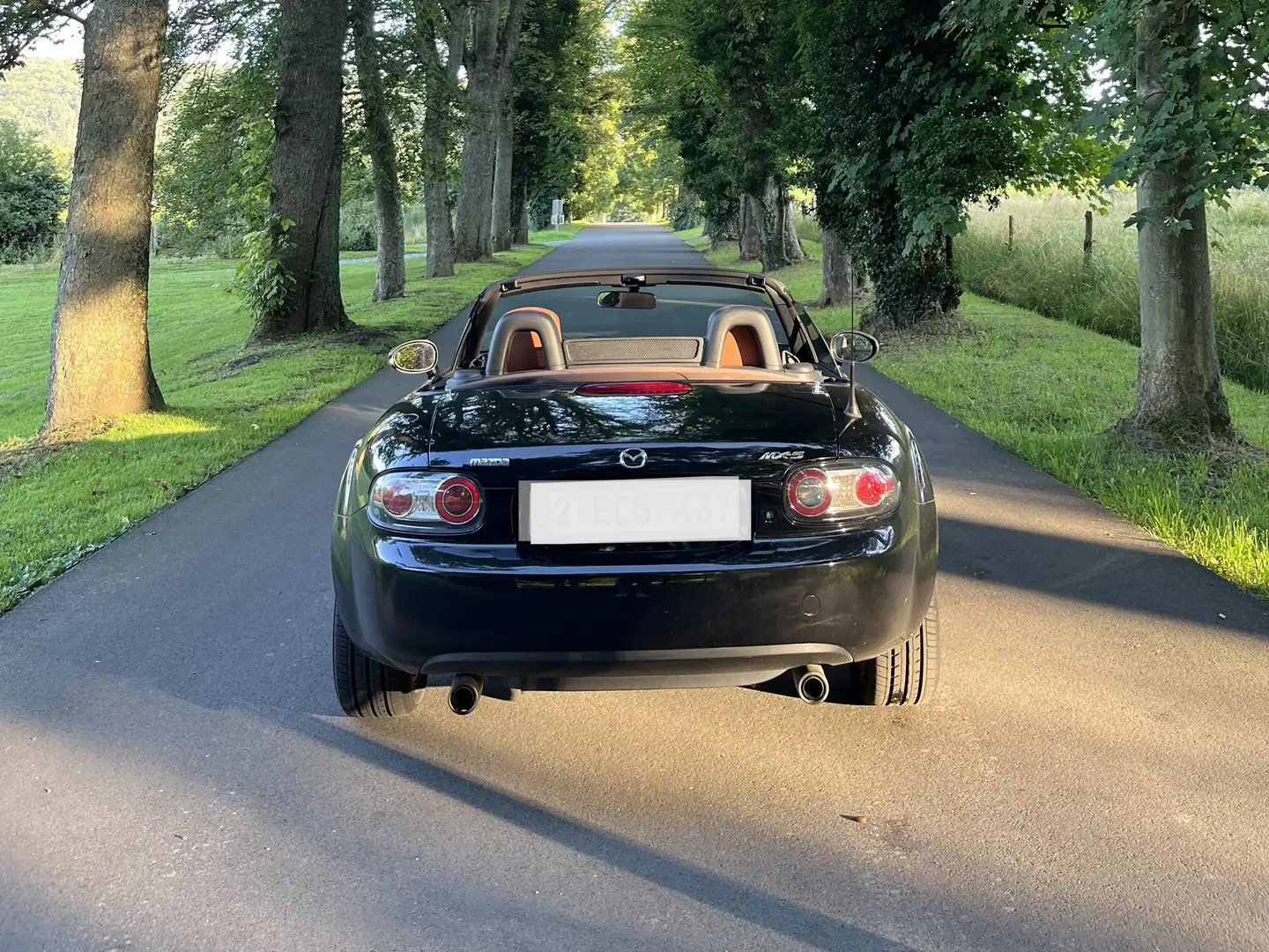 Mazda MX-5 MX-5 Roadster Coupé 1.8i 16v Active Zwart - 2