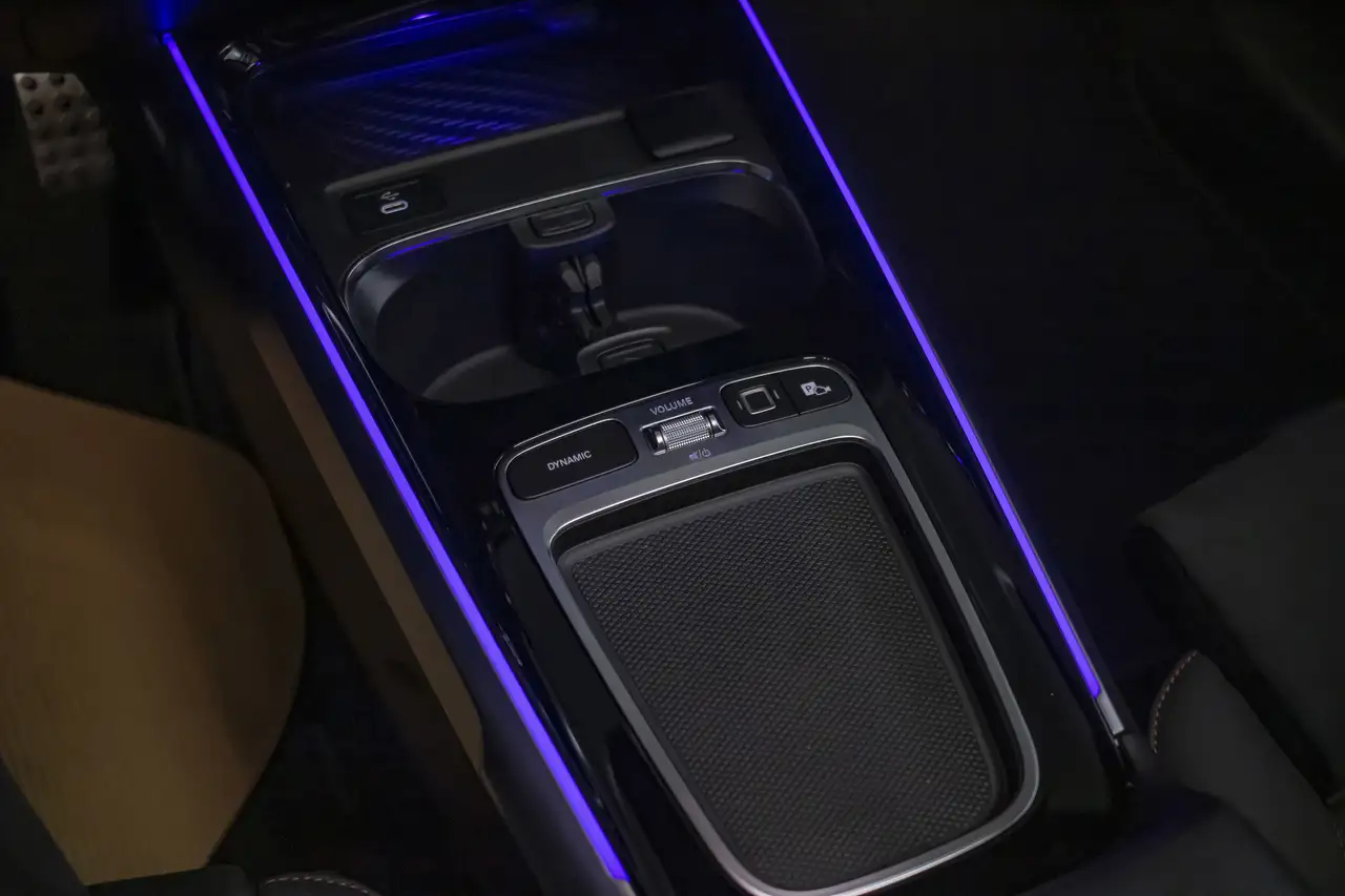 Mercedes-Benz GLB снимка Mercedes-Benz GLB