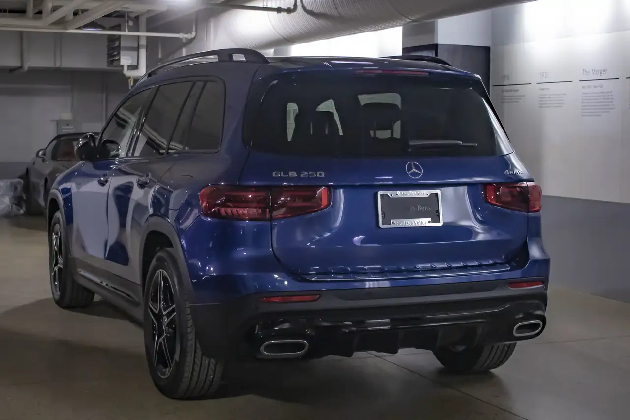 Mercedes-Benz GLB снимка Mercedes-Benz GLB