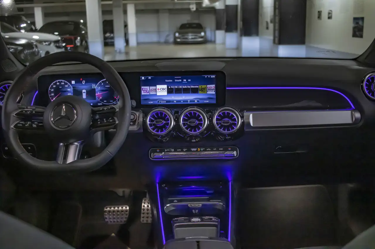 Mercedes-Benz GLB снимка Mercedes-Benz GLB