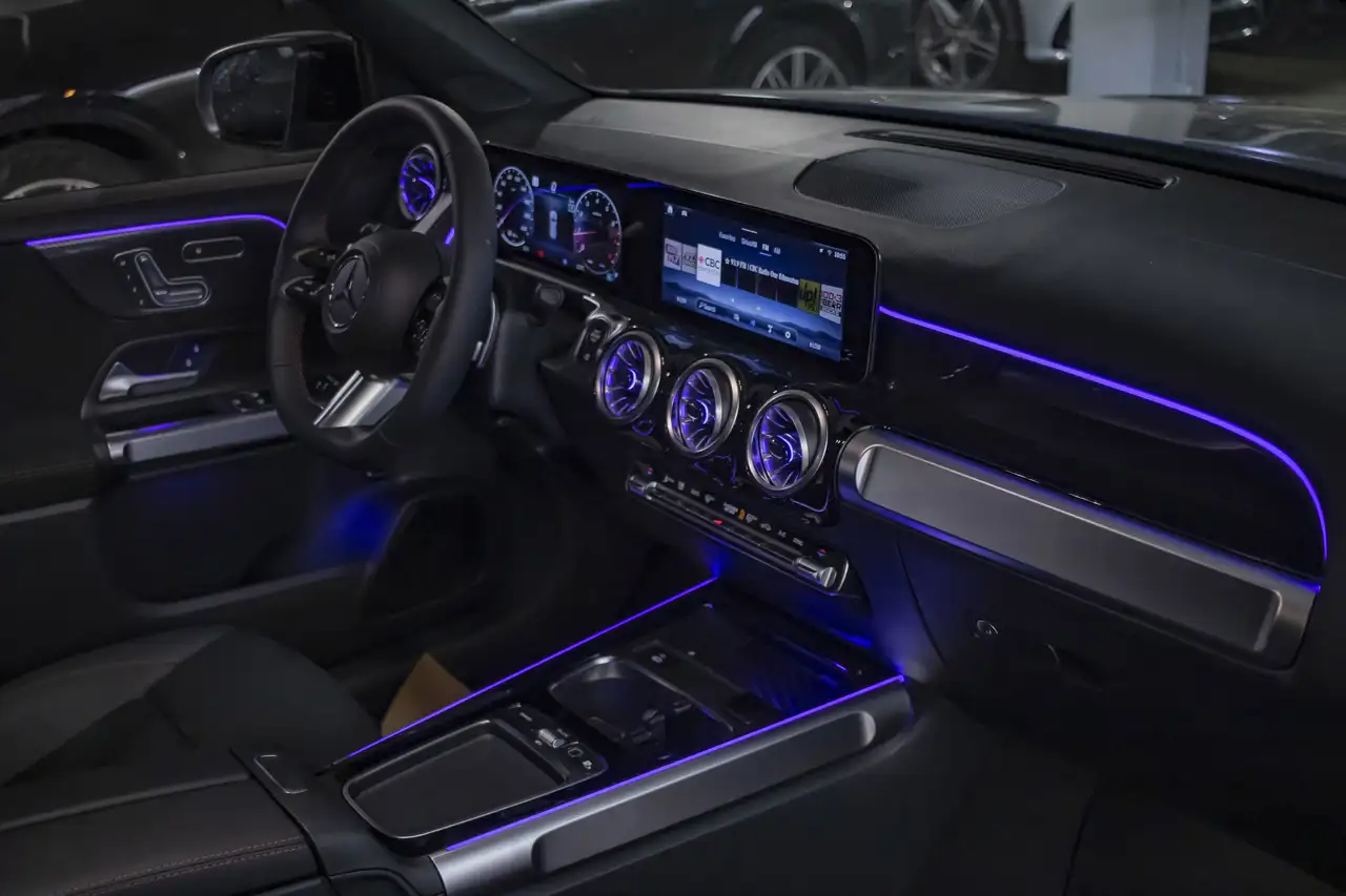 Mercedes-Benz GLB снимка Mercedes-Benz GLB