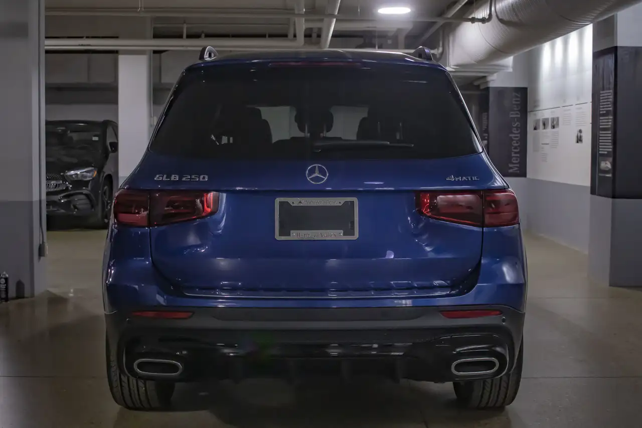 Mercedes-Benz GLB снимка Mercedes-Benz GLB