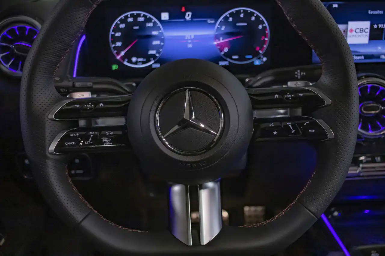 Mercedes-Benz GLB снимка Mercedes-Benz GLB