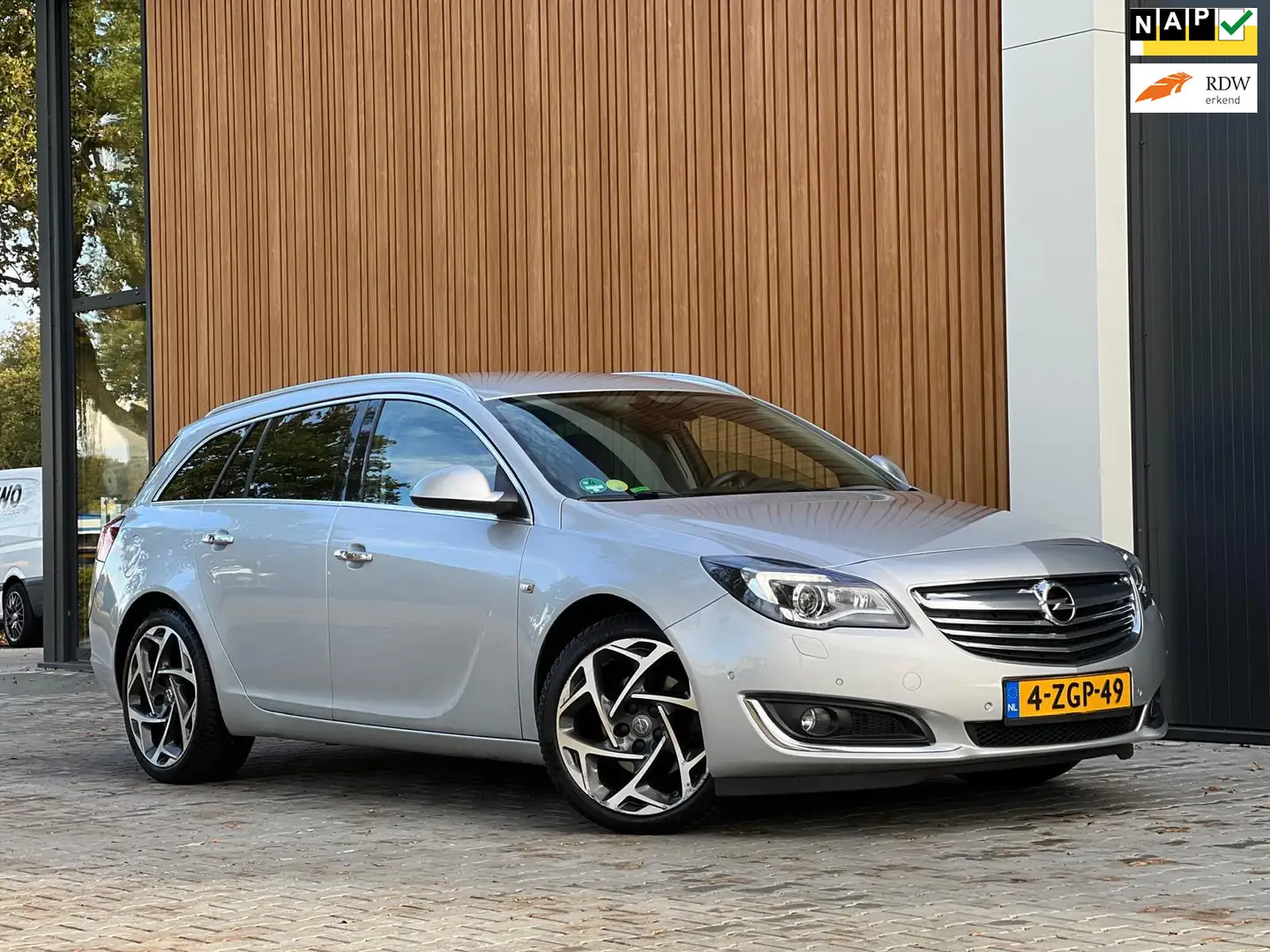 Opel Insignia Sports Tourer 2.0 CDTI ECOFLEX COSMO + BJ015 Grau - 1
