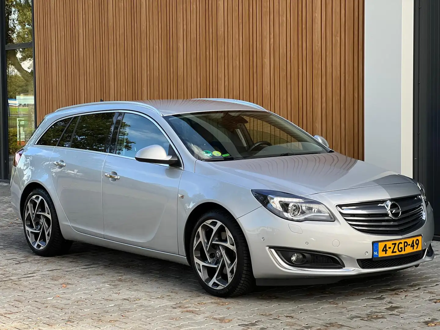 Opel Insignia Sports Tourer 2.0 CDTI ECOFLEX COSMO + BJ015 Grau - 2