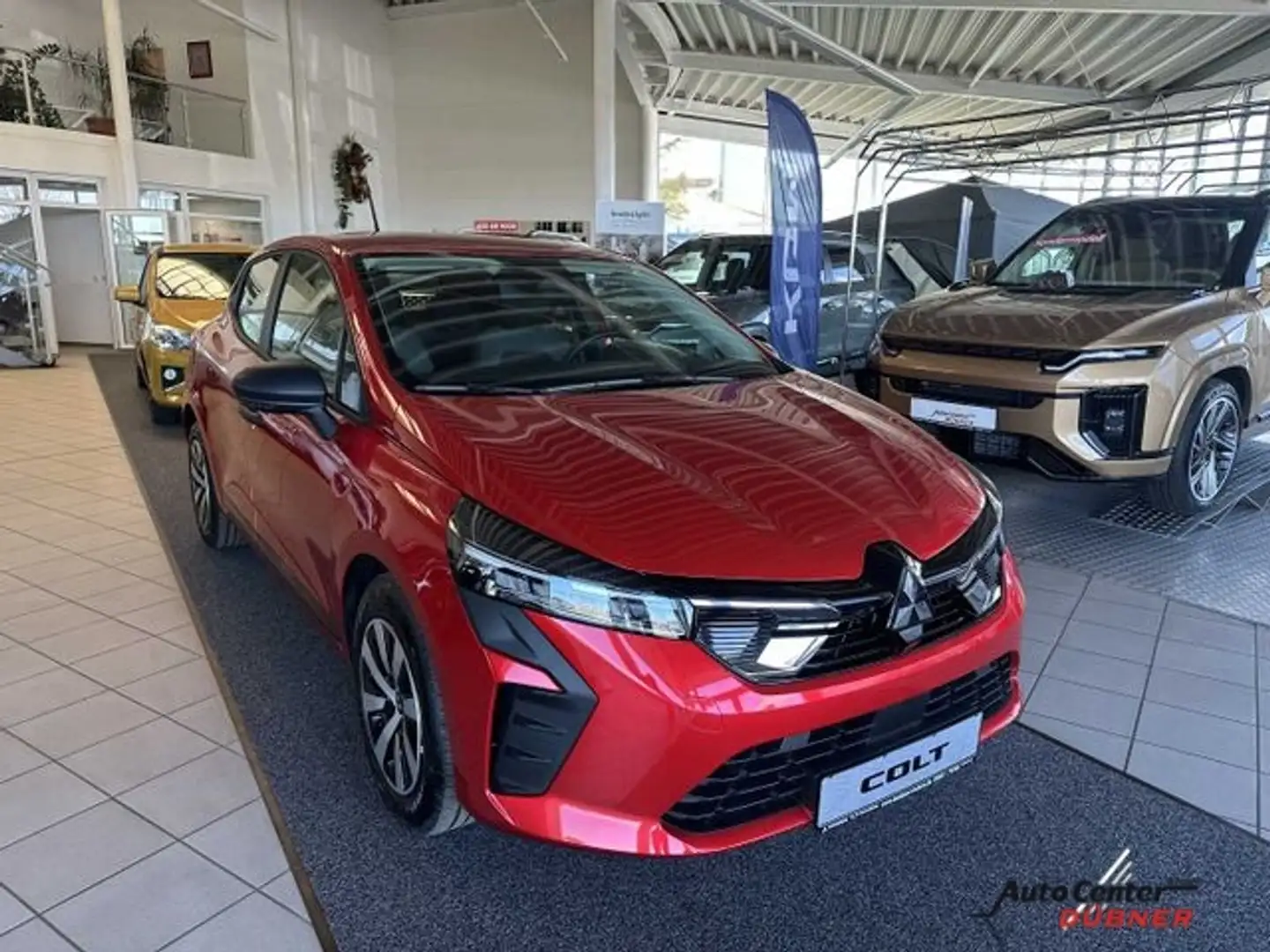 Mitsubishi Colt BASIS 1.0 Benziner 5-Gang Rojo - 2