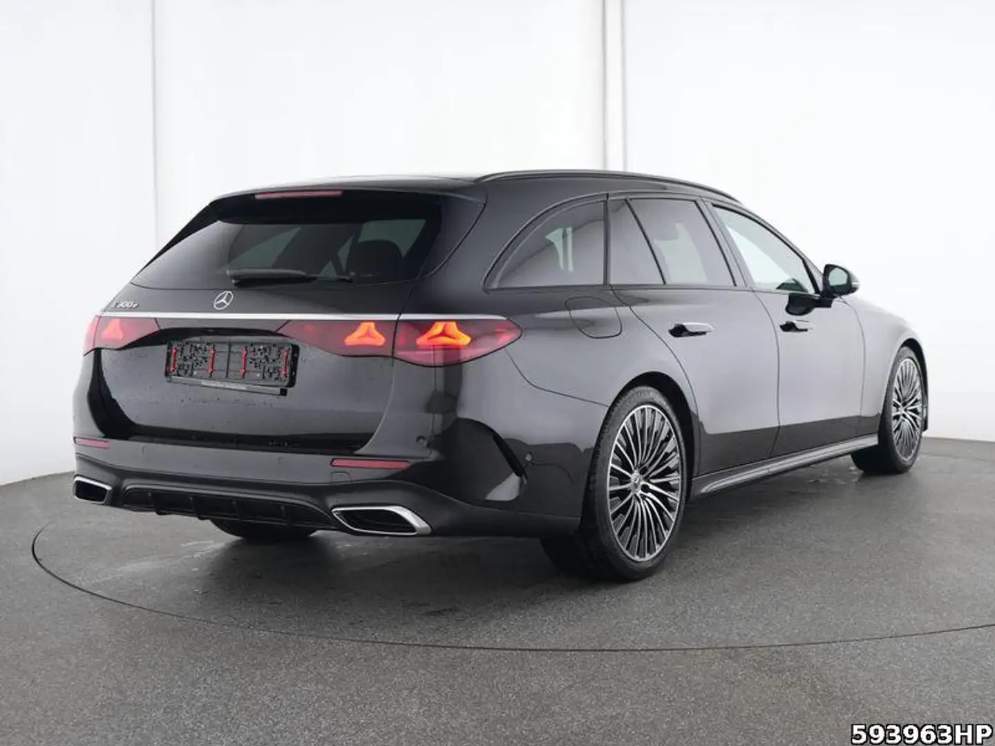 Mercedes-Benz E 300 e T AMG Night Pano AHK DISTRONIC LED 20LM Schwarz - 2