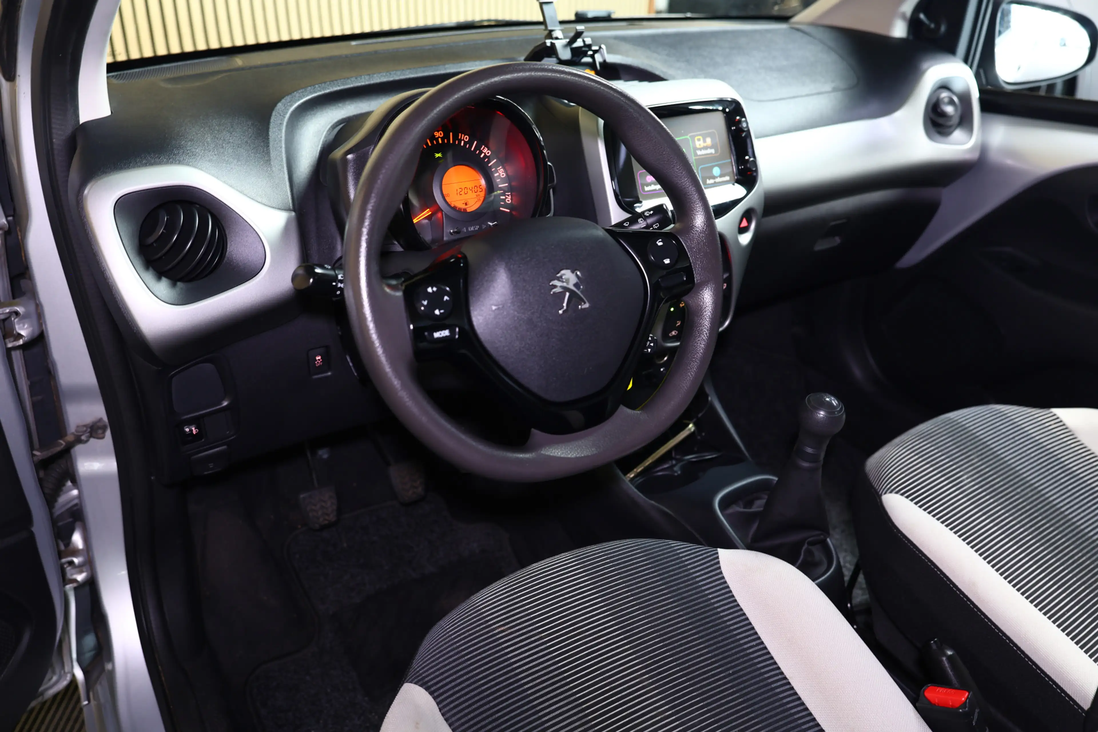 Peugeot 108 1.2 Puretech Allure CABRIOTOP AIRCO CARPLAY CAMERA — photo 25