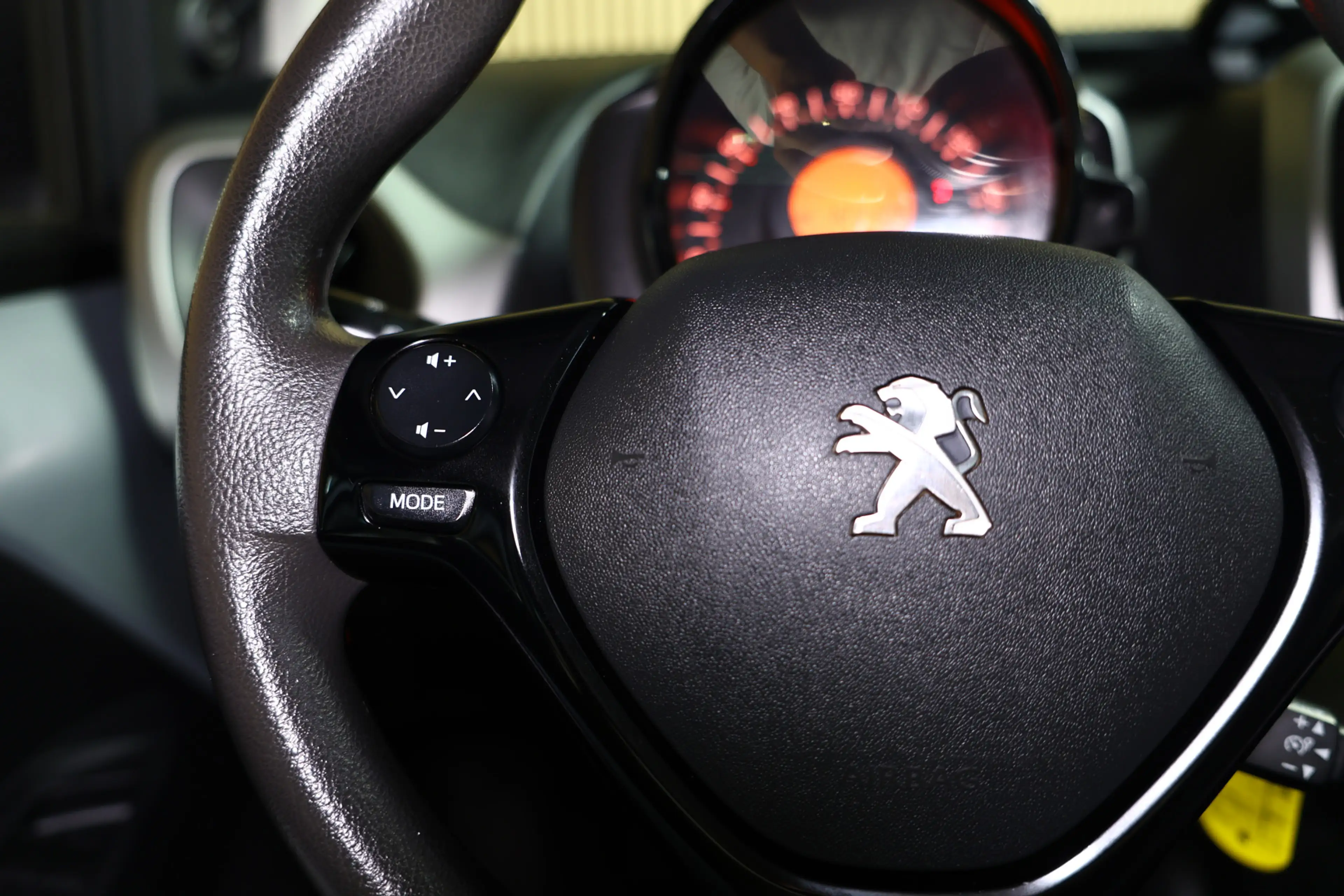 Peugeot 108 1.2 Puretech Allure CABRIOTOP AIRCO CARPLAY CAMERA — photo 17