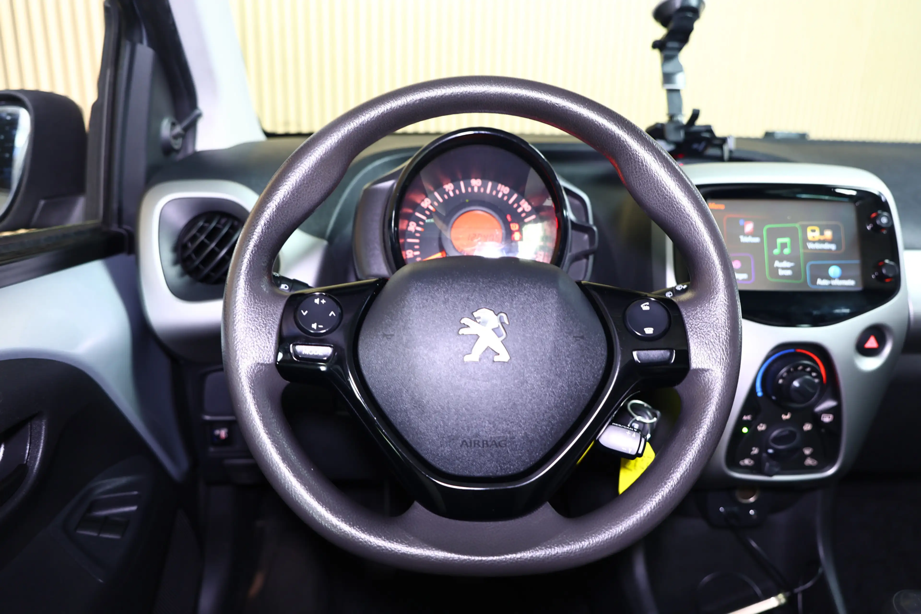 Peugeot 108 1.2 Puretech Allure CABRIOTOP AIRCO CARPLAY CAMERA — photo 27