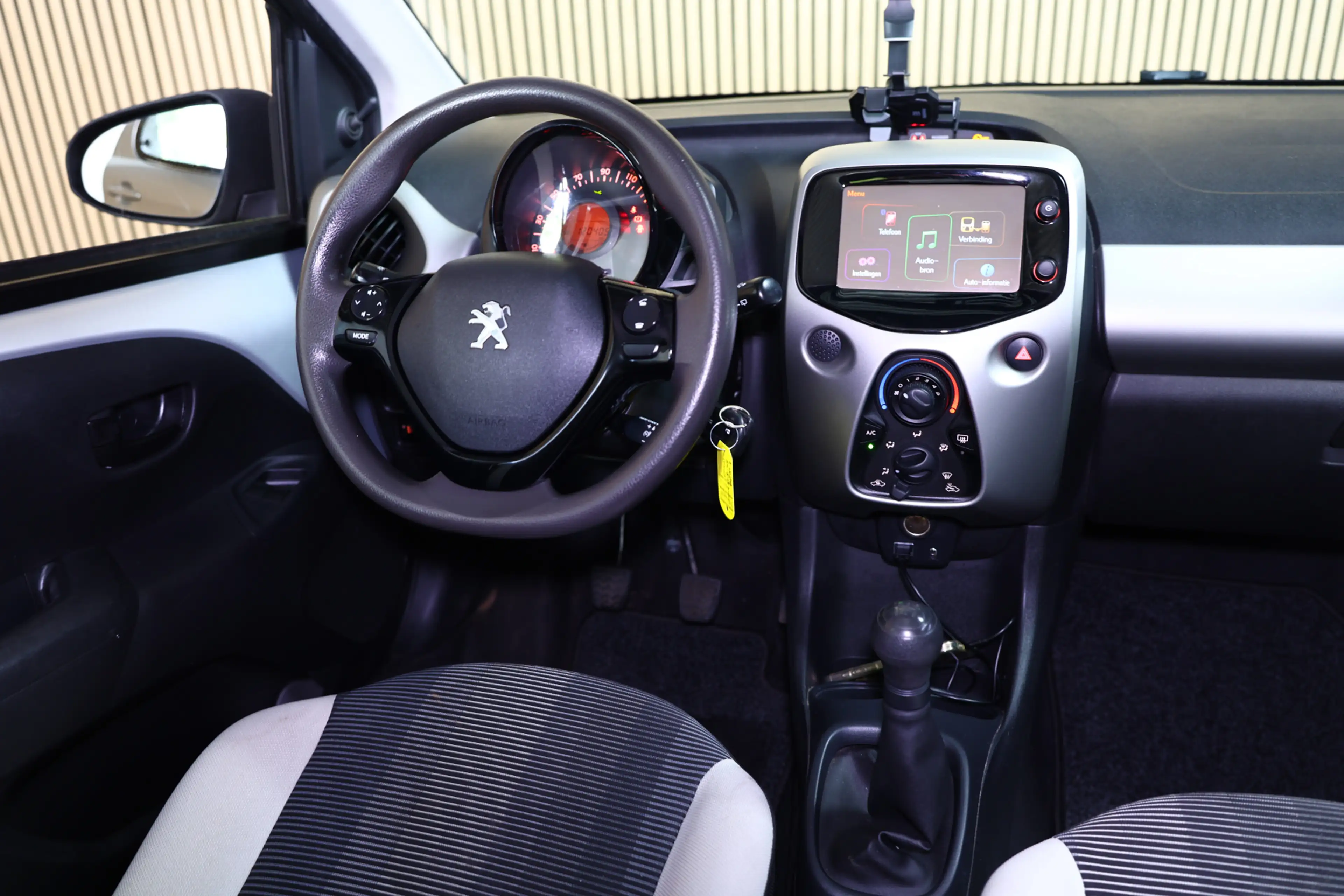 Peugeot 108 1.2 Puretech Allure CABRIOTOP AIRCO CARPLAY CAMERA — photo 28