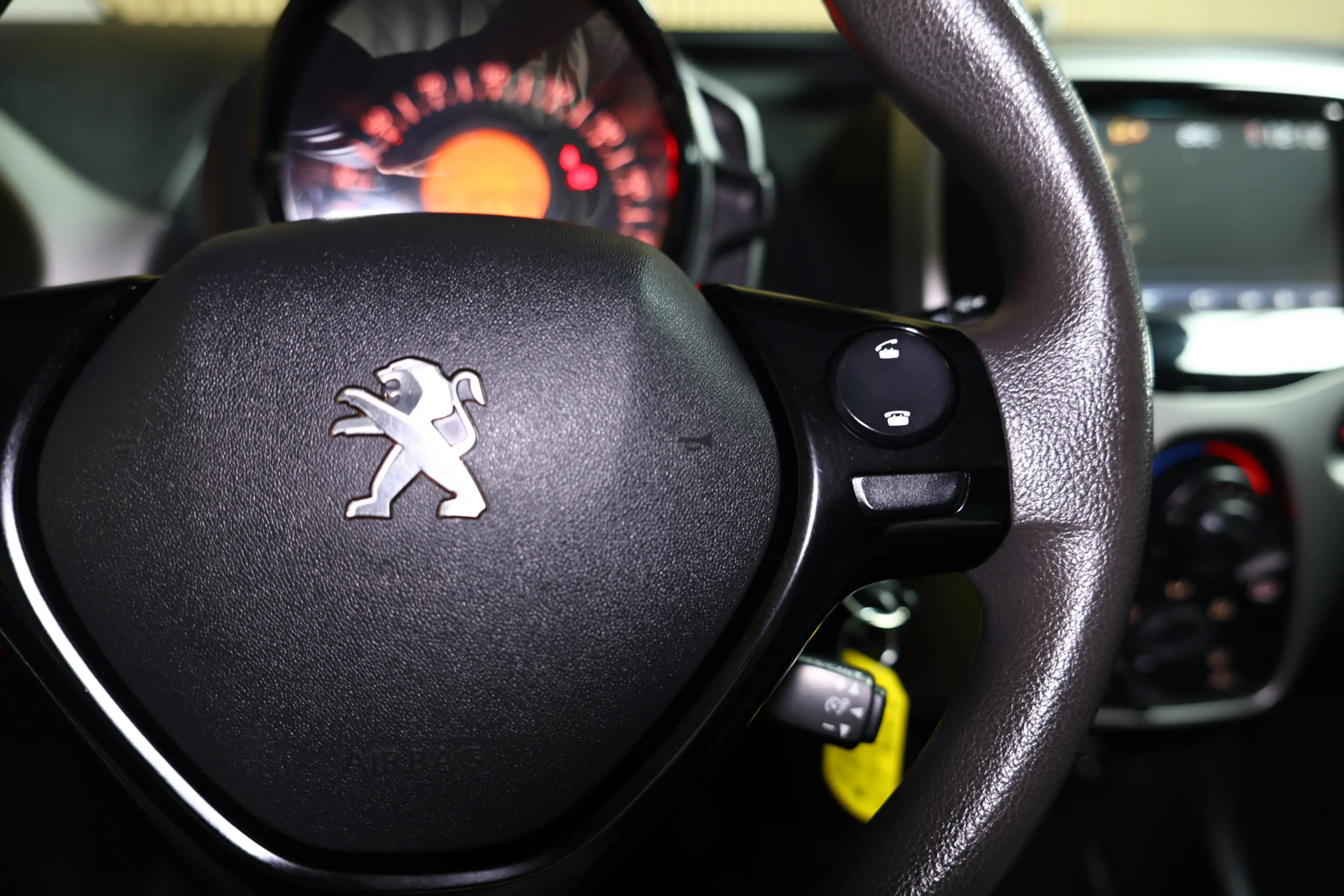 Peugeot 108 1.2 Puretech Allure CABRIOTOP AIRCO CARPLAY CAMERA — photo 18