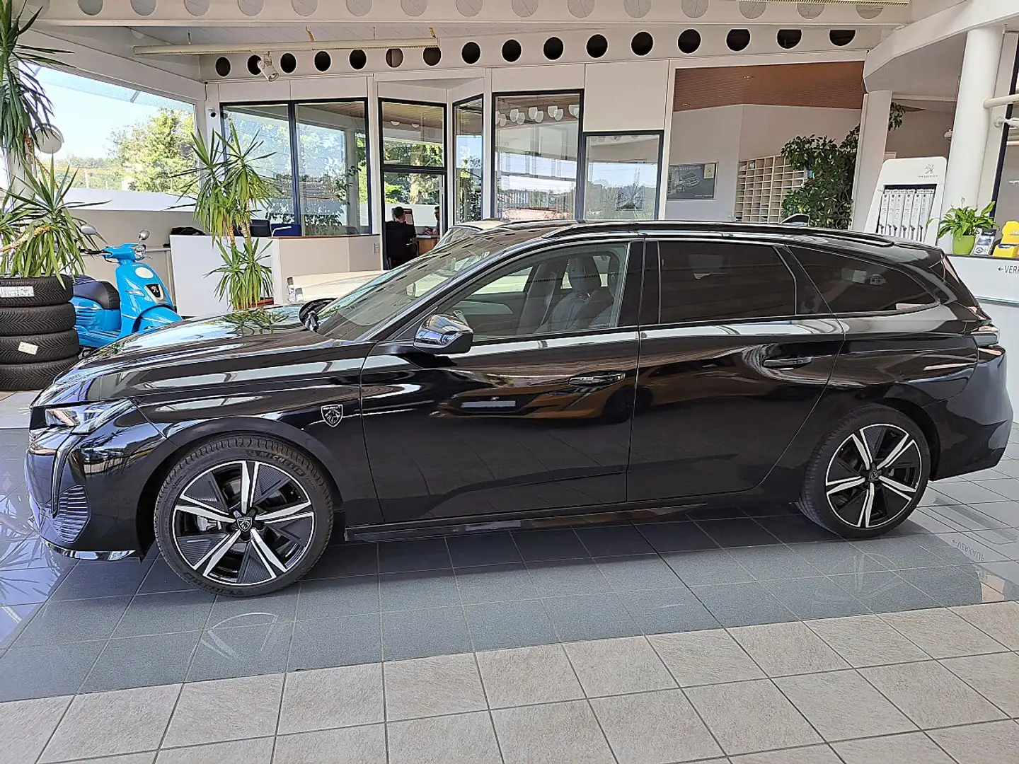 Peugeot 308 1.2 PureTech 130 SW GT (EURO 6d) Schwarz - 2