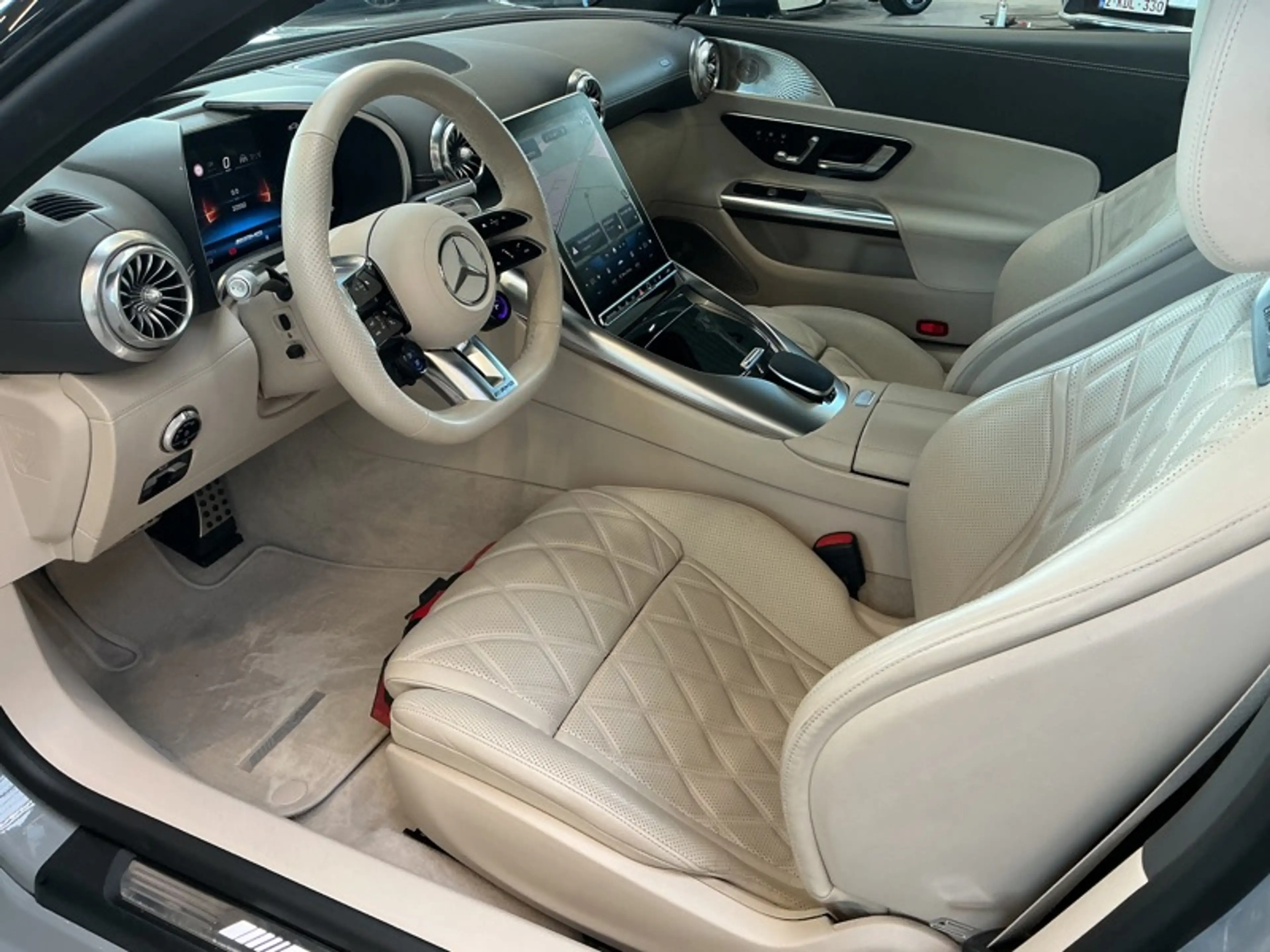 Mercedes-Benz SL 63 AMG 4MATIC+ — photo 14