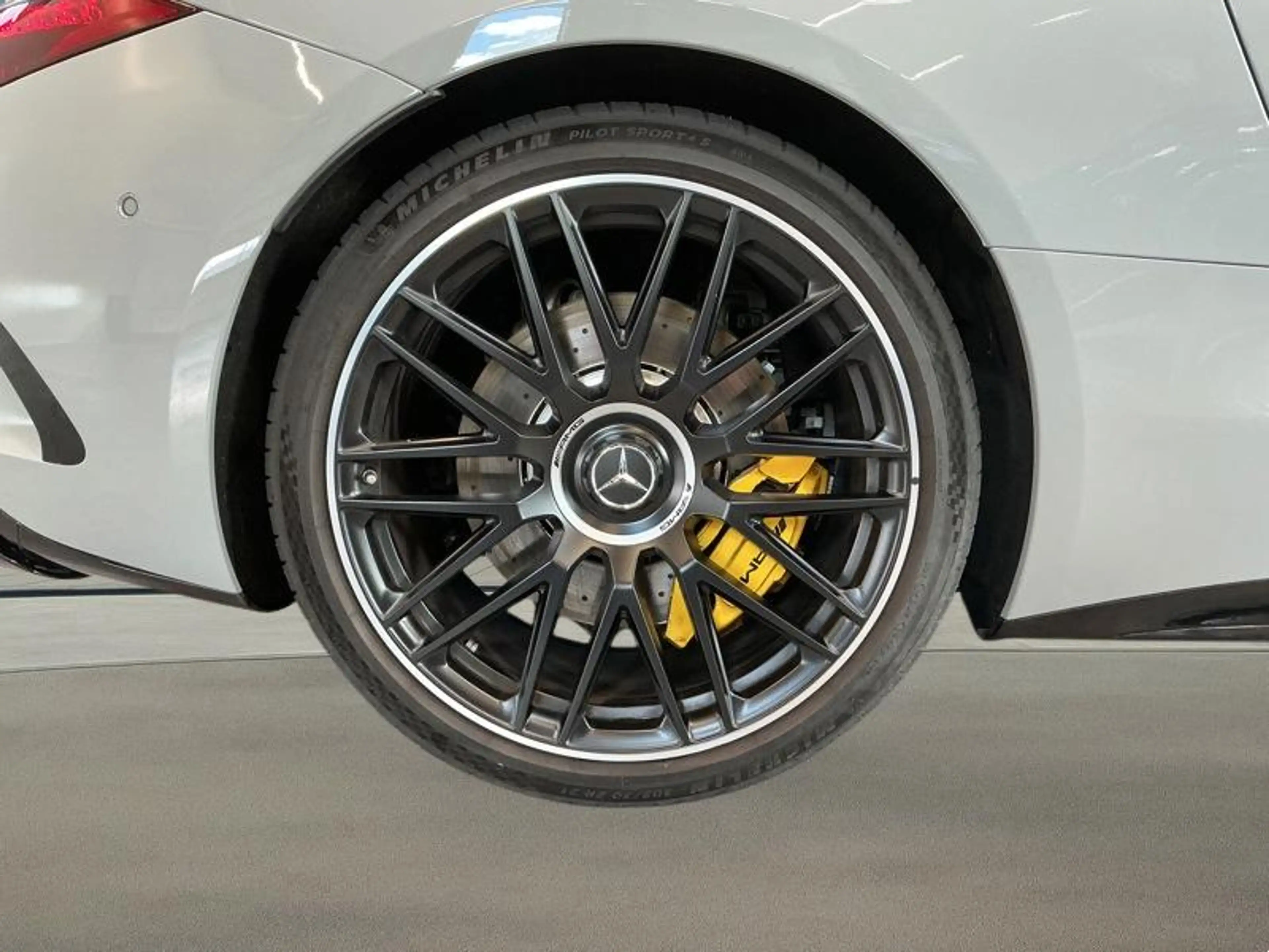 Mercedes-Benz SL 63 AMG 4MATIC+ — photo 9
