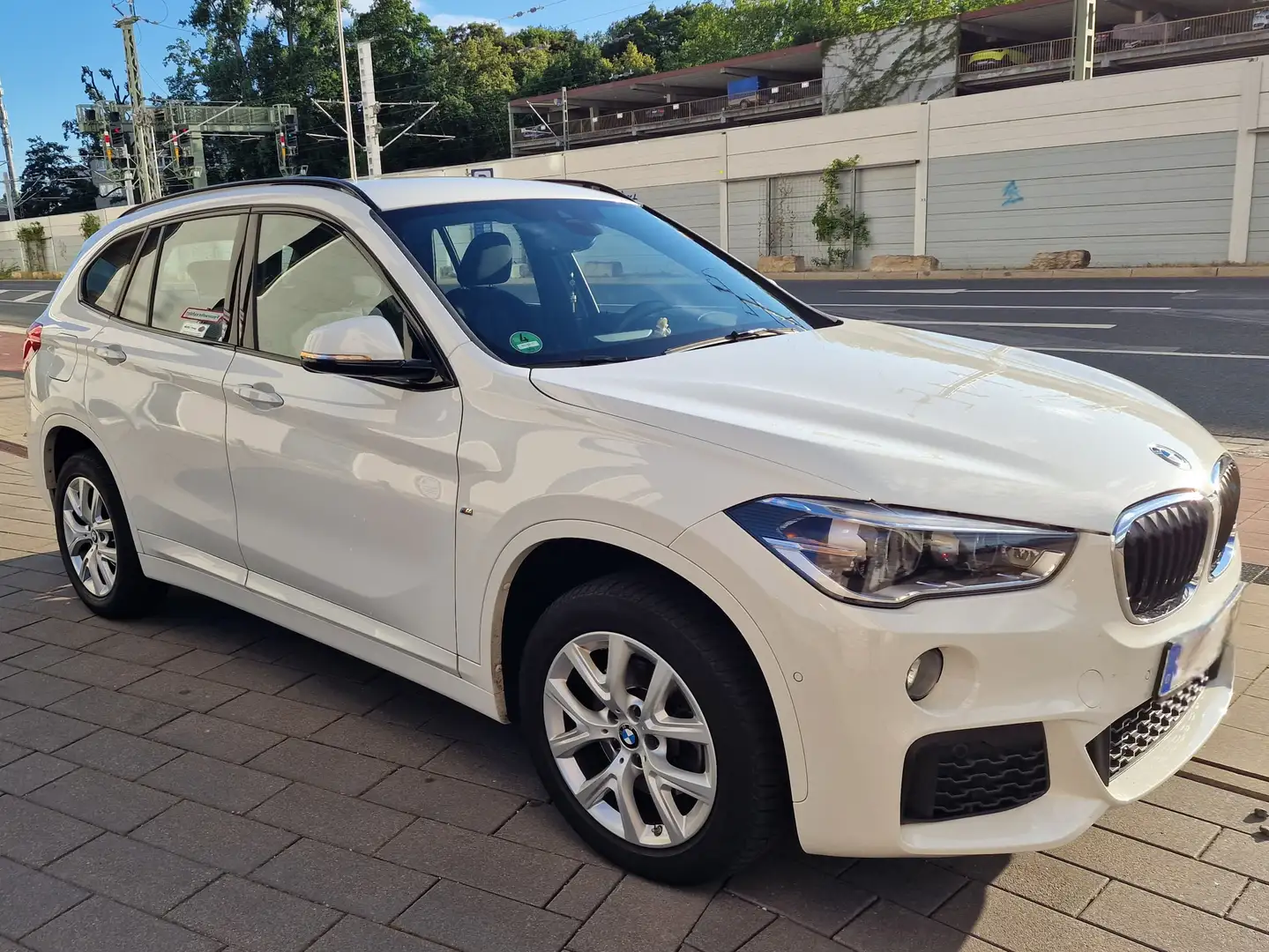 BMW X1 X1 sDrive18d Aut. M Sport bijela - 2