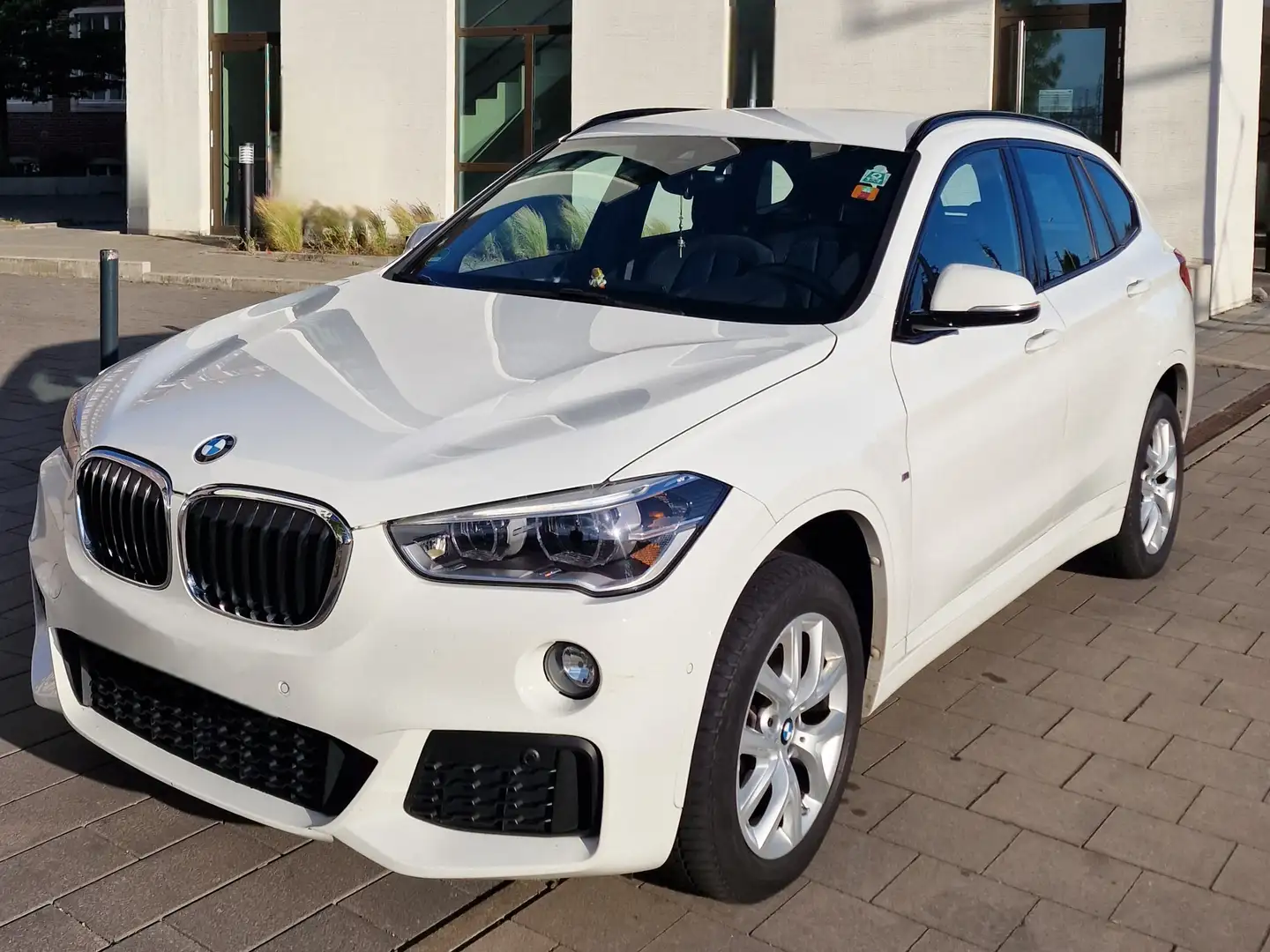 BMW X1 X1 sDrive18d Aut. M Sport bijela - 1