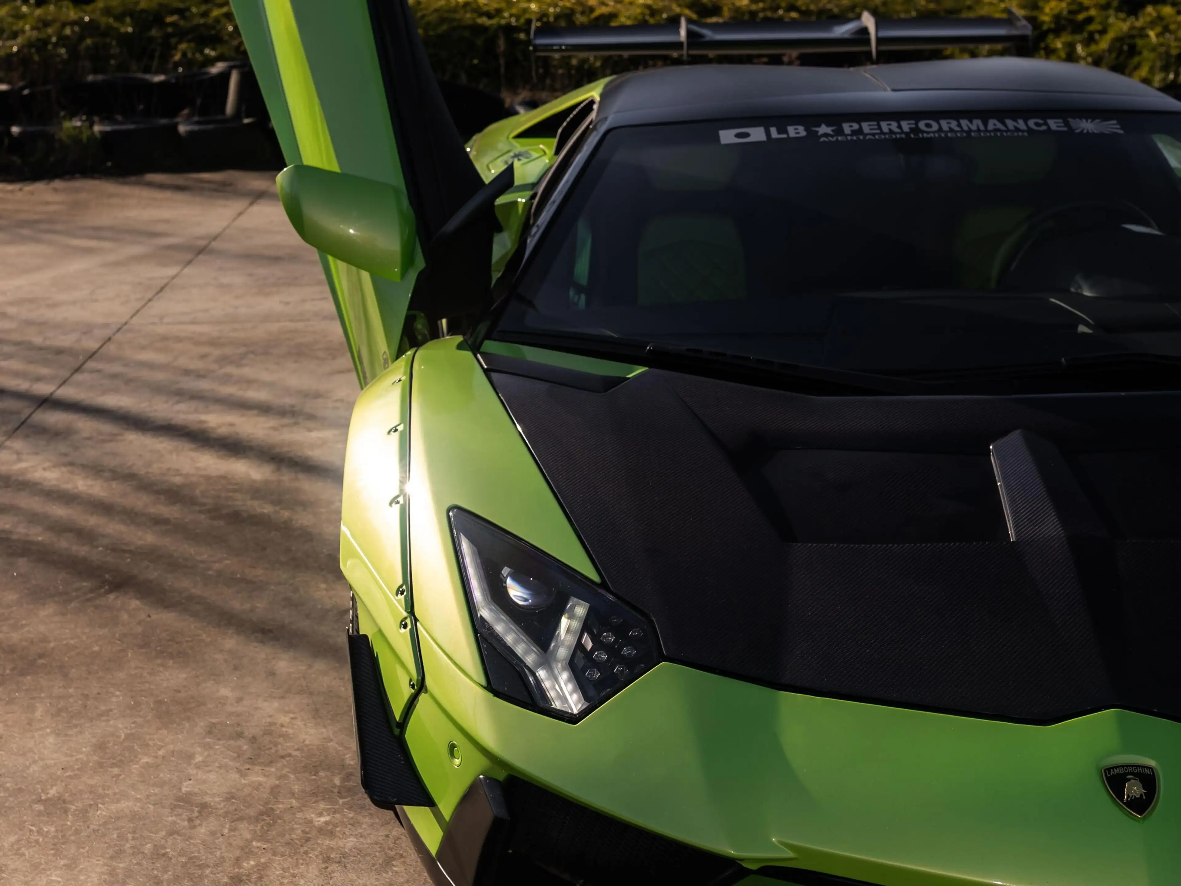 Lamborghini Aventador Roadster V12 LP700-4 Liberty Walk — photo 5