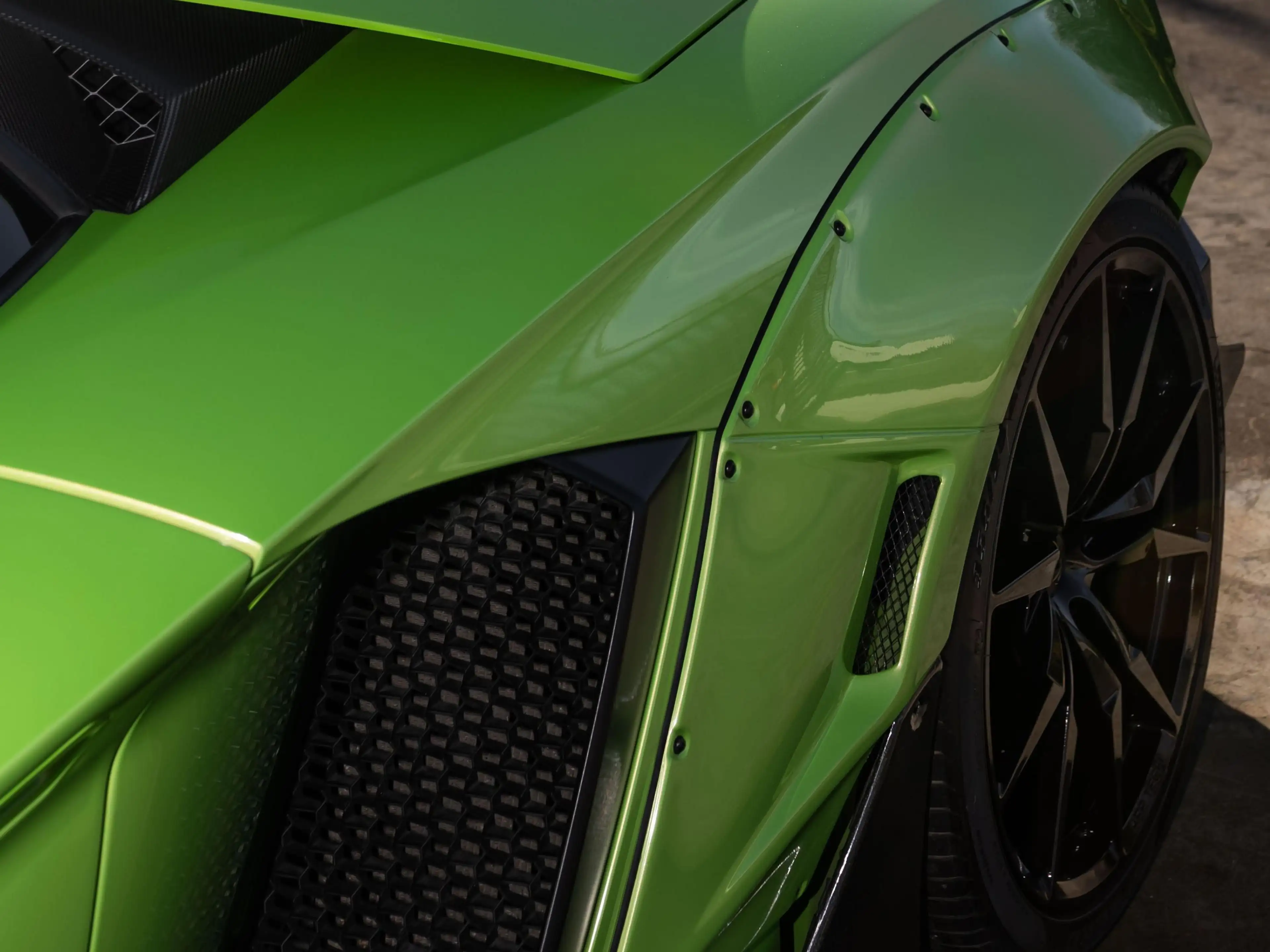 Lamborghini Aventador Roadster V12 LP700-4 Liberty Walk — photo 11