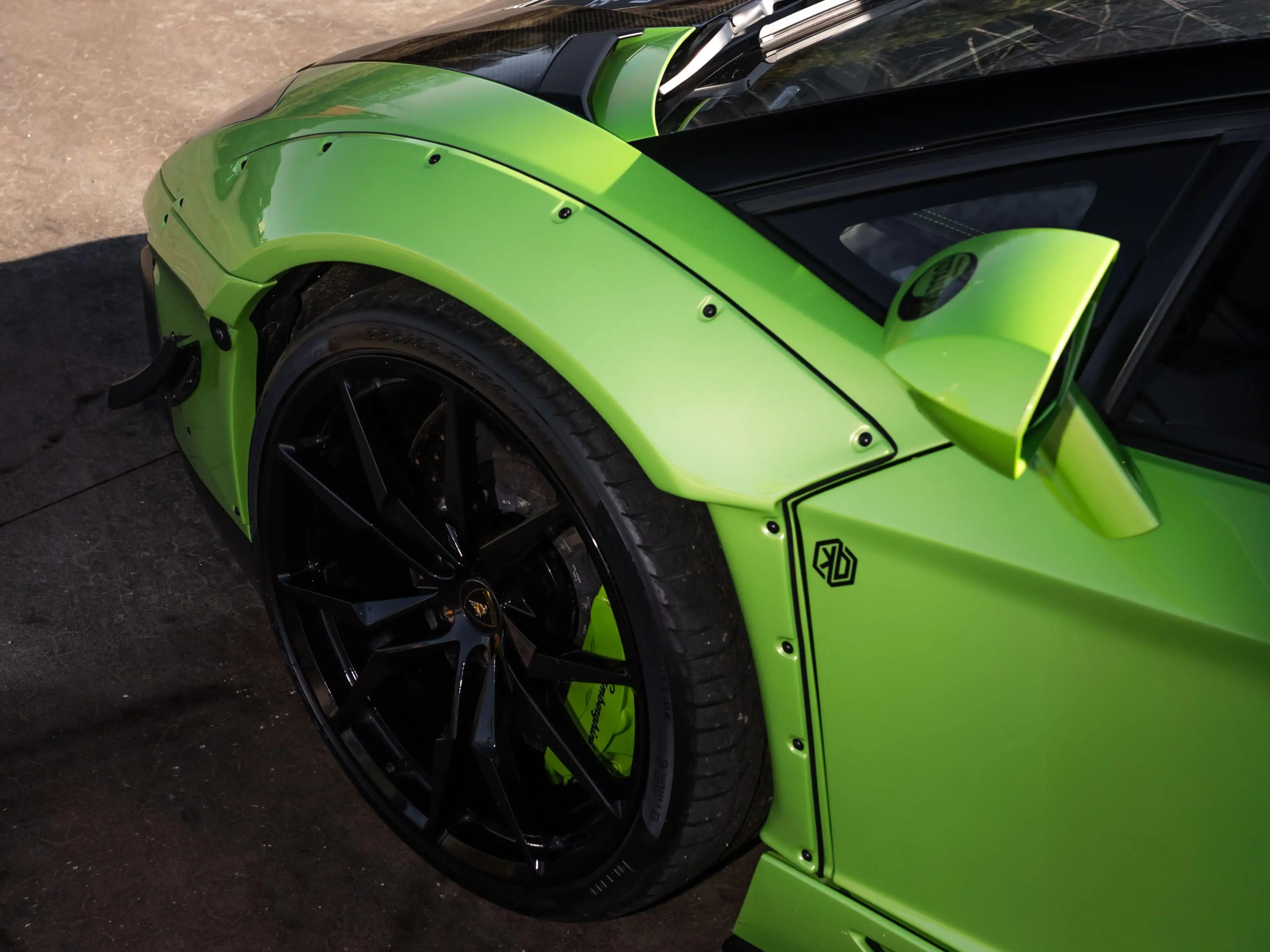 Lamborghini Aventador Roadster V12 LP700-4 Liberty Walk — photo 13