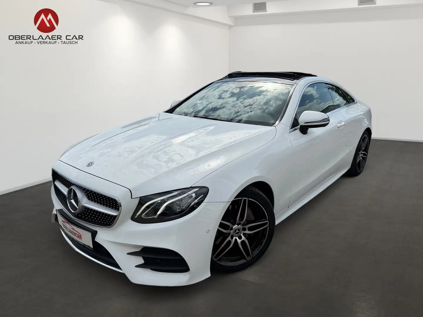 Mercedes-Benz E 200 E 200 AMG-LINE Aut. | Panorama | RFK | Burmester Weiß - 1