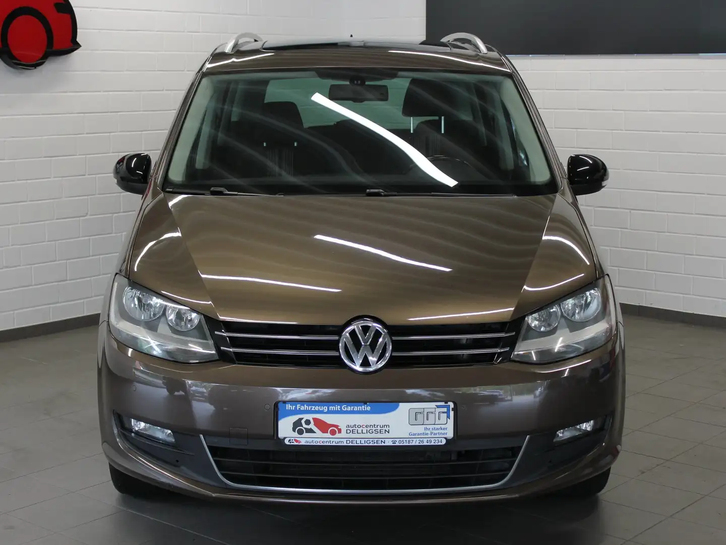 Volkswagen Sharan Match BMT 2,0 TDI AHK Pano Klima Navi Shzg BT Braun - 2