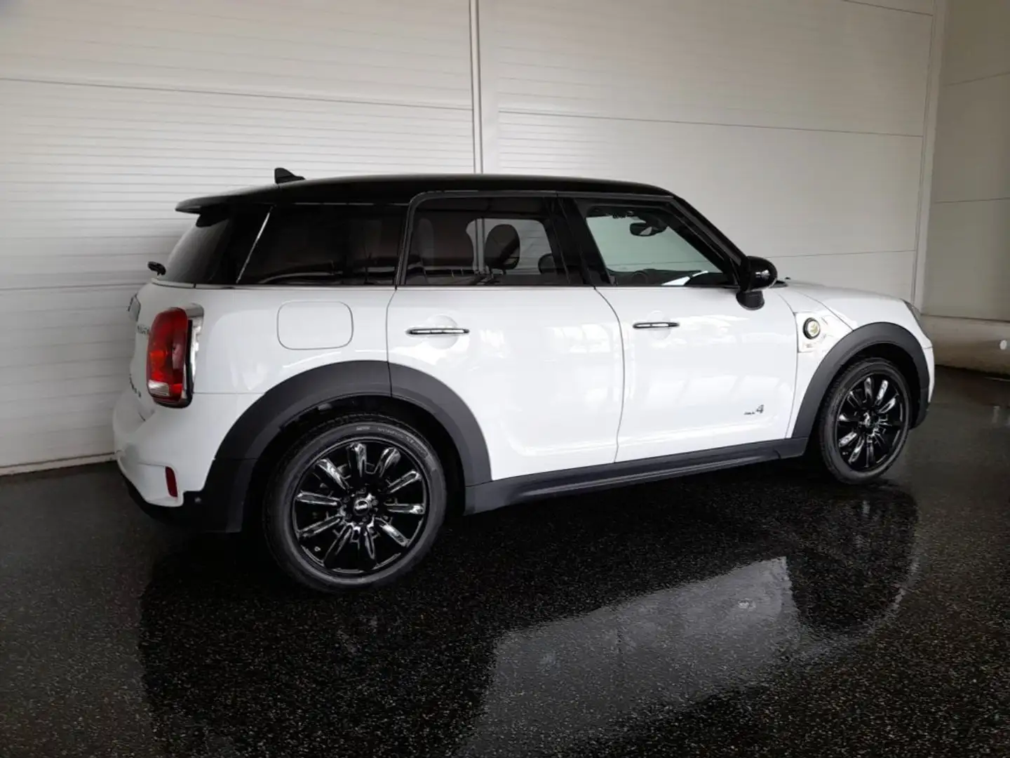 MINI Countryman SE All4 Countryman 4x4 PHEV Aut. *18 ZOLL / VOLL LED / NAVI / TEILLEDER / KAMERA / E-KLAPPE / 2-ZONEN-KLIMA* Weiß - 2