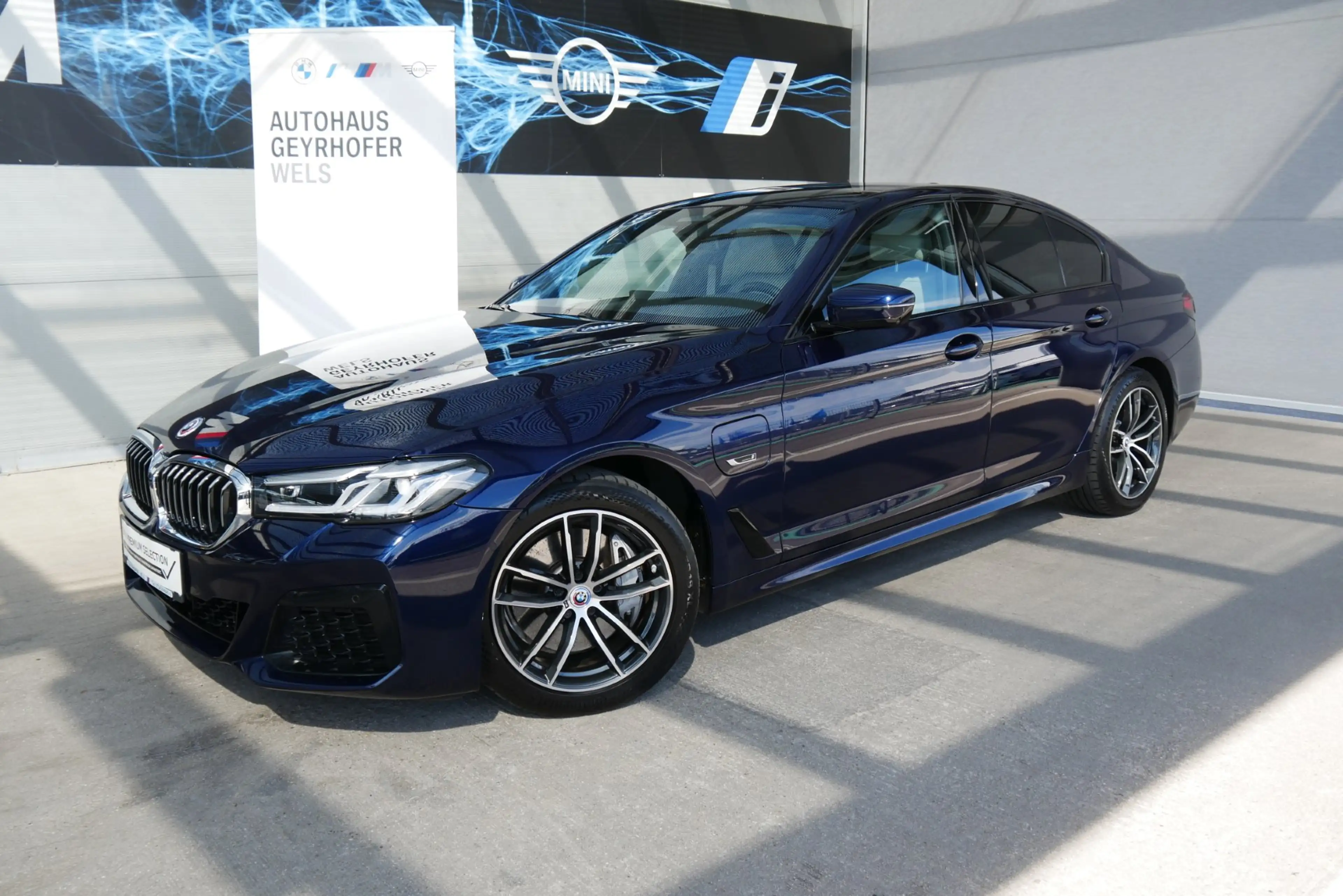 BMW 545 e xDrive *M-Paket/AHK/Komfortsitz/Head-Up/360°/Wärmepaket/DA-Prof./Adapt. LED/Lenkradhzg.* — photo 3