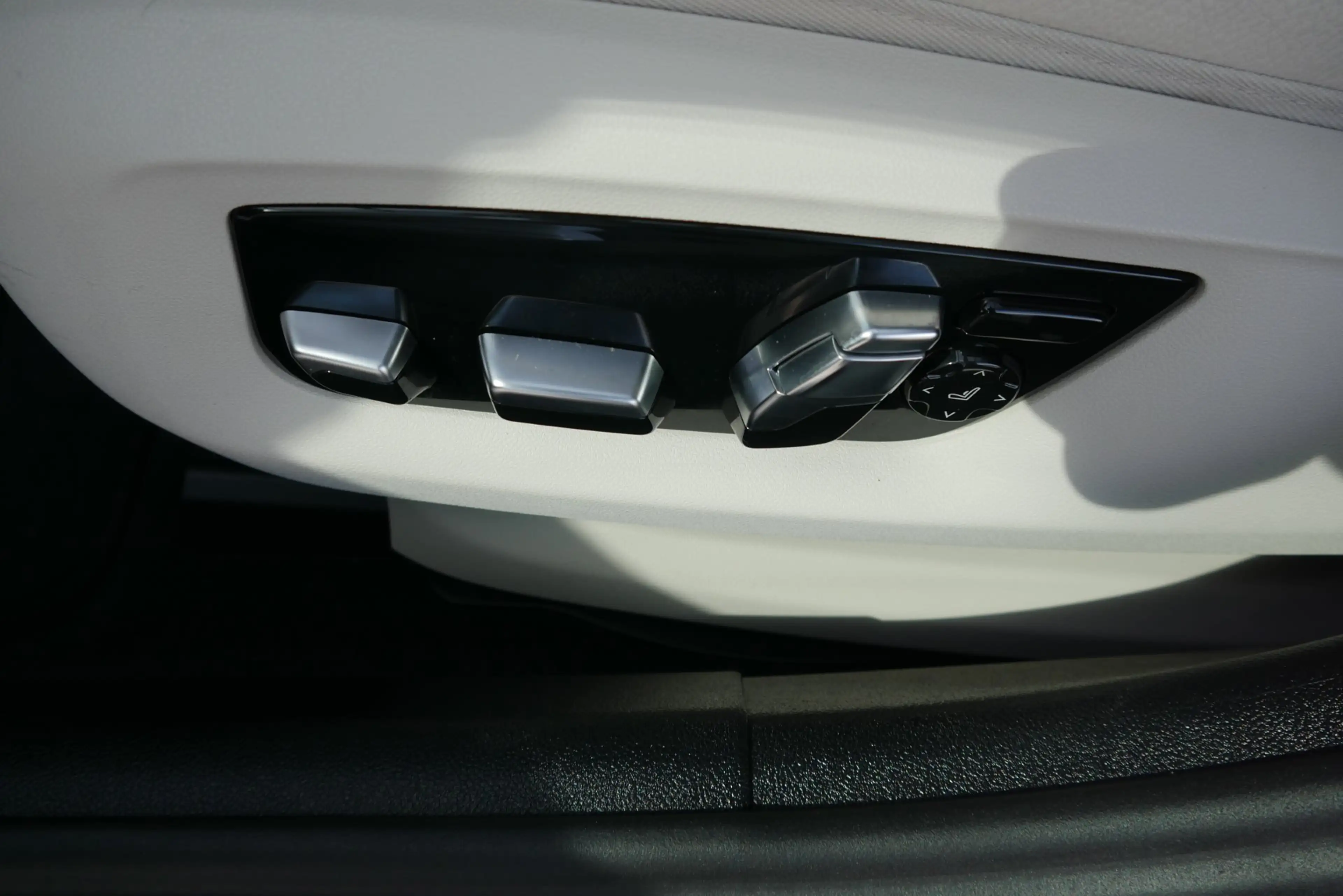 BMW 545 e xDrive *M-Paket/AHK/Komfortsitz/Head-Up/360°/Wärmepaket/DA-Prof./Adapt. LED/Lenkradhzg.* — photo 12