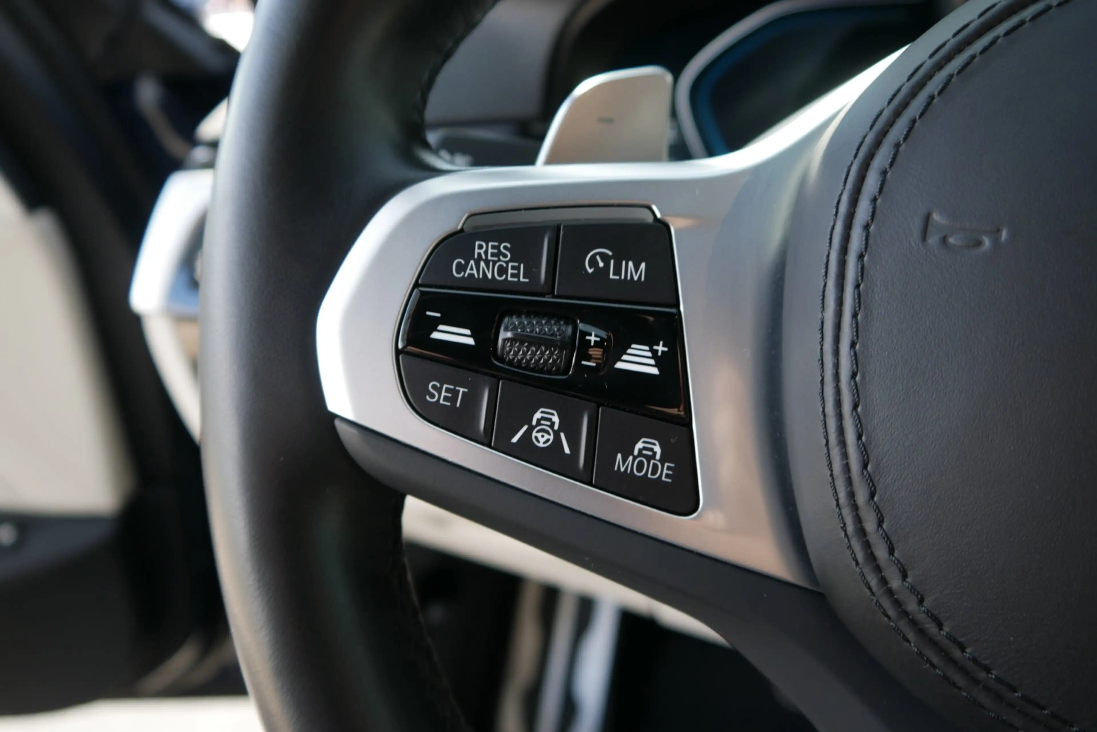 BMW 545 e xDrive *M-Paket/AHK/Komfortsitz/Head-Up/360°/Wärmepaket/DA-Prof./Adapt. LED/Lenkradhzg.* — photo 15