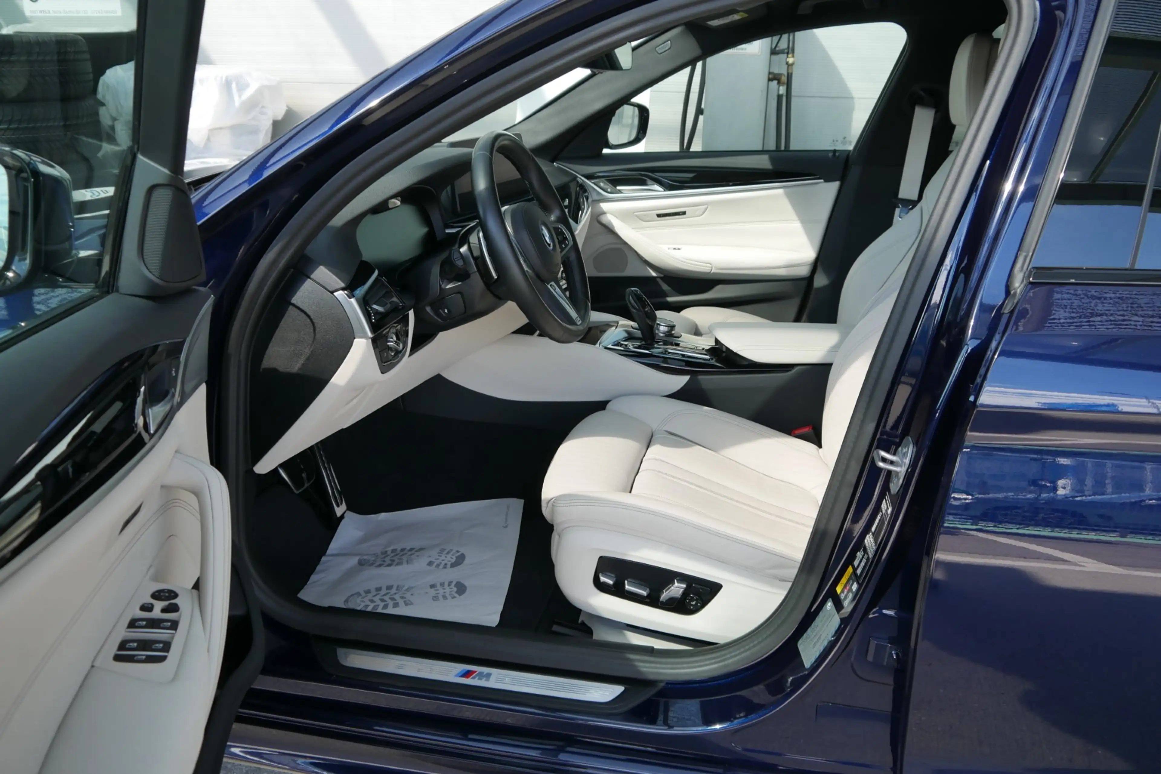 BMW 545 e xDrive *M-Paket/AHK/Komfortsitz/Head-Up/360°/Wärmepaket/DA-Prof./Adapt. LED/Lenkradhzg.* — photo 8