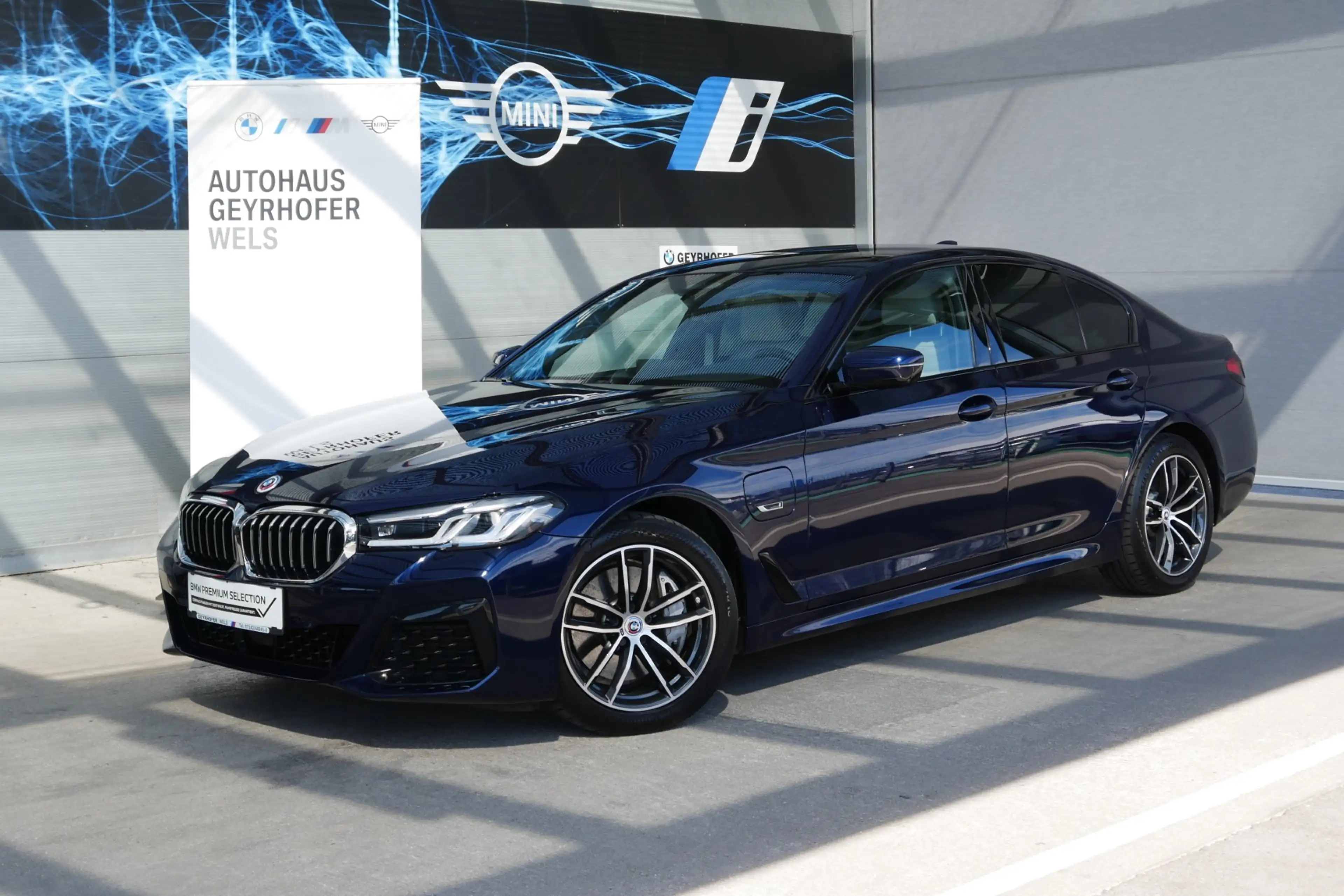 BMW 545 e xDrive *M-Paket/AHK/Komfortsitz/Head-Up/360°/Wärmepaket/DA-Prof./Adapt. LED/Lenkradhzg.*
