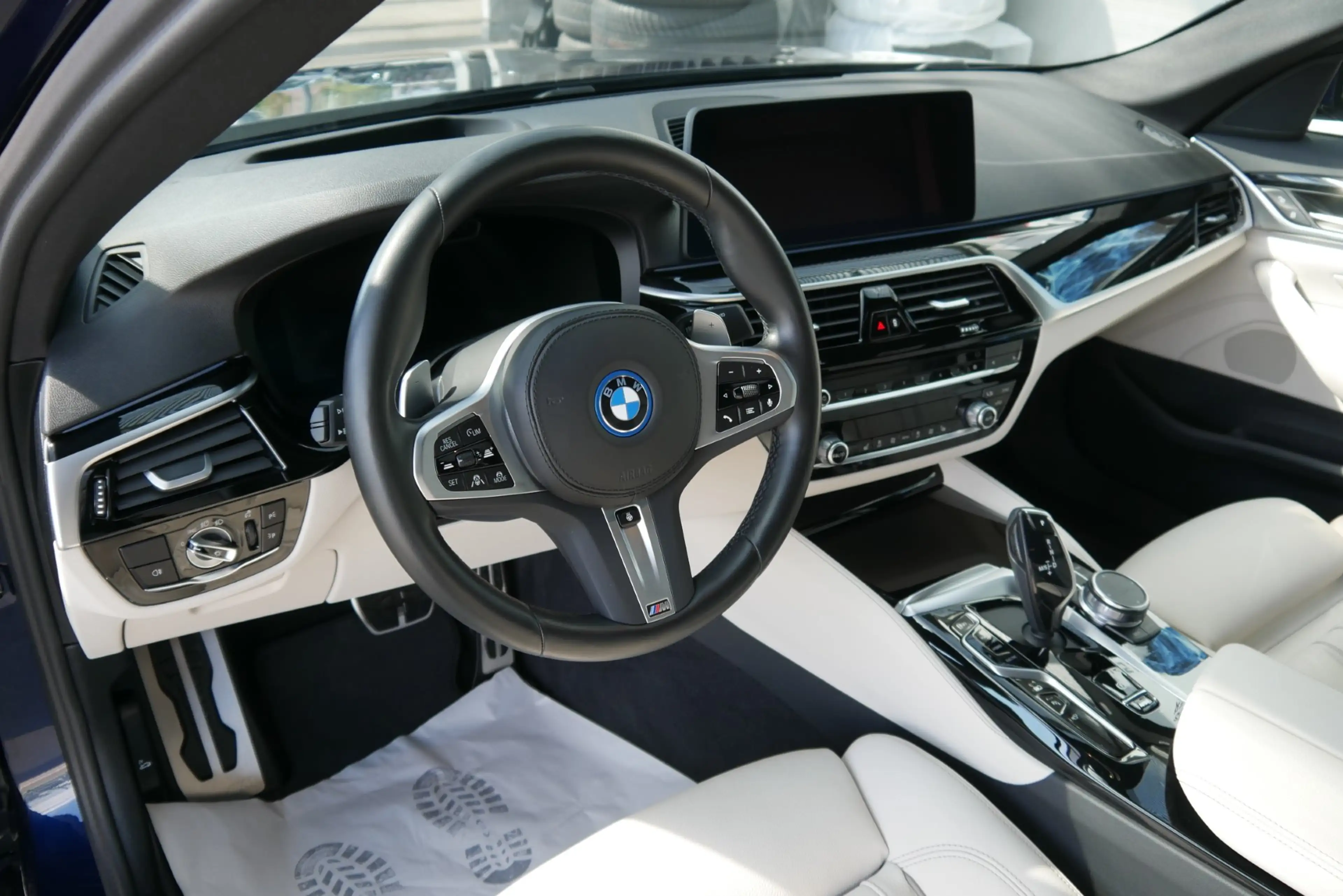 BMW 545 e xDrive *M-Paket/AHK/Komfortsitz/Head-Up/360°/Wärmepaket/DA-Prof./Adapt. LED/Lenkradhzg.* — photo 10