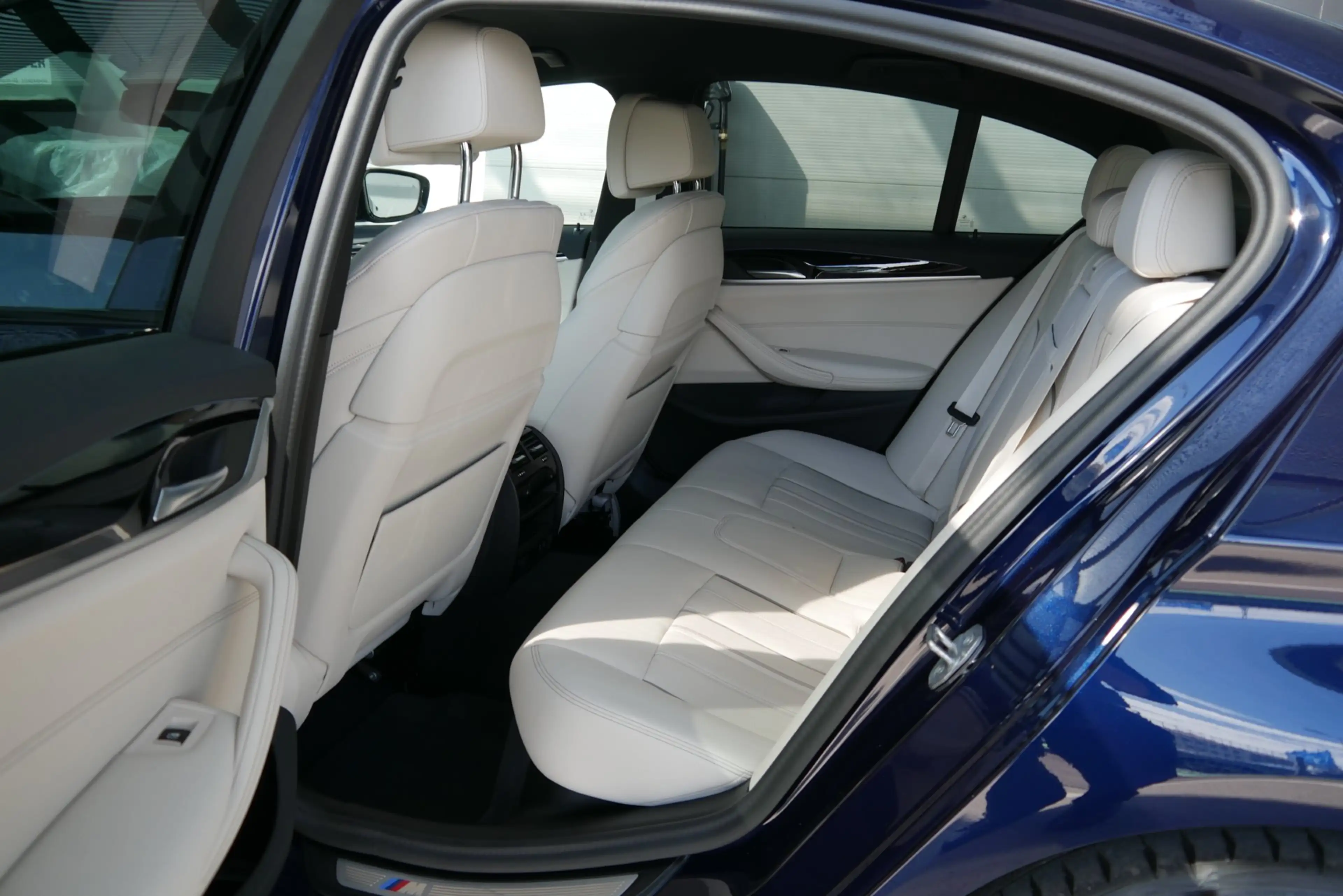 BMW 545 e xDrive *M-Paket/AHK/Komfortsitz/Head-Up/360°/Wärmepaket/DA-Prof./Adapt. LED/Lenkradhzg.* — photo 5