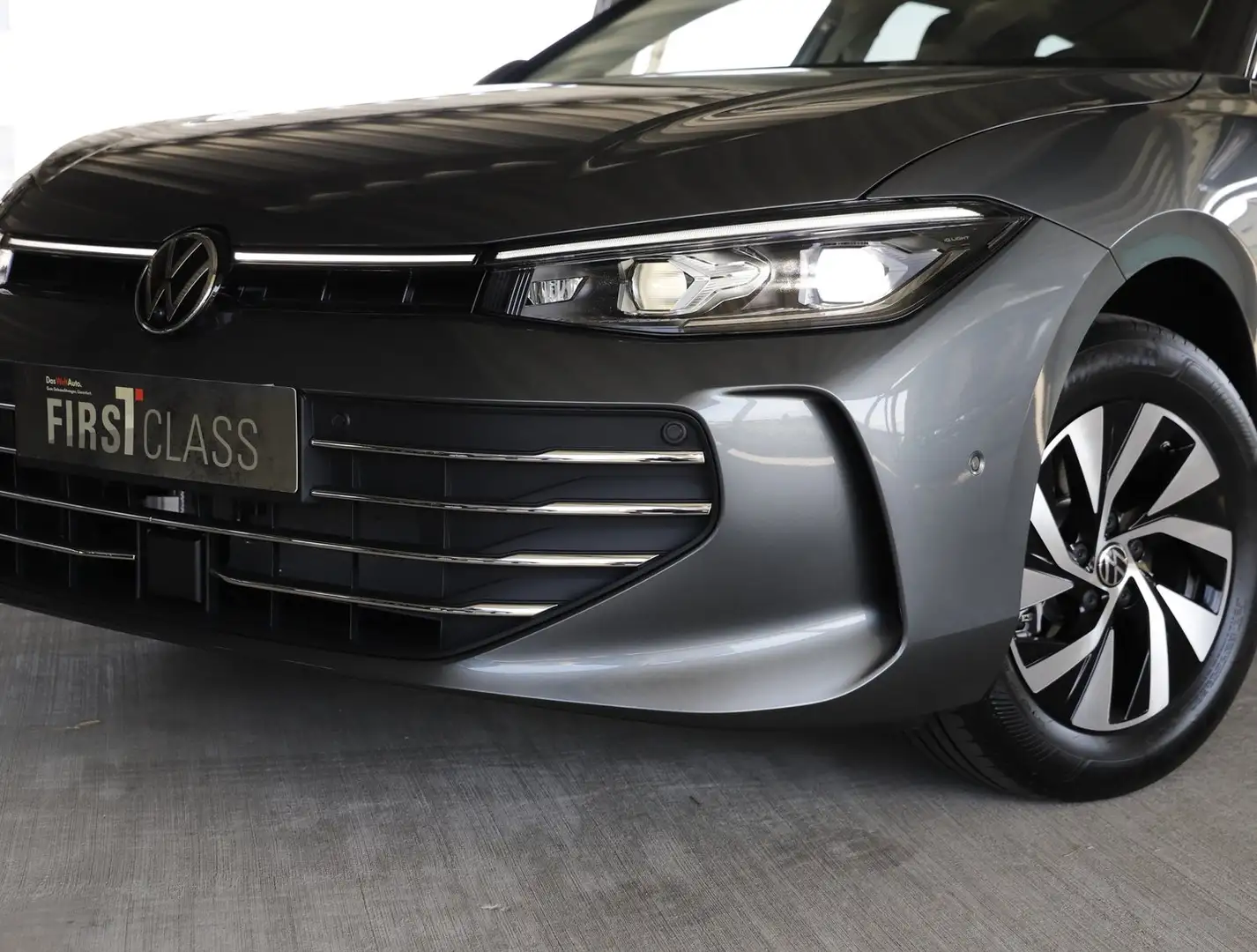 Volkswagen Passat Variant Business eTSI DSG Gris - 2