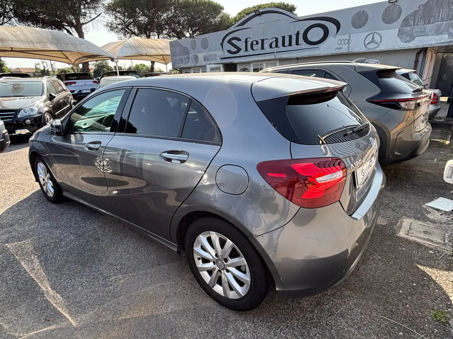 Mercedes-Benz A 180 A 180 d Automatic Sport Grigio - 2
