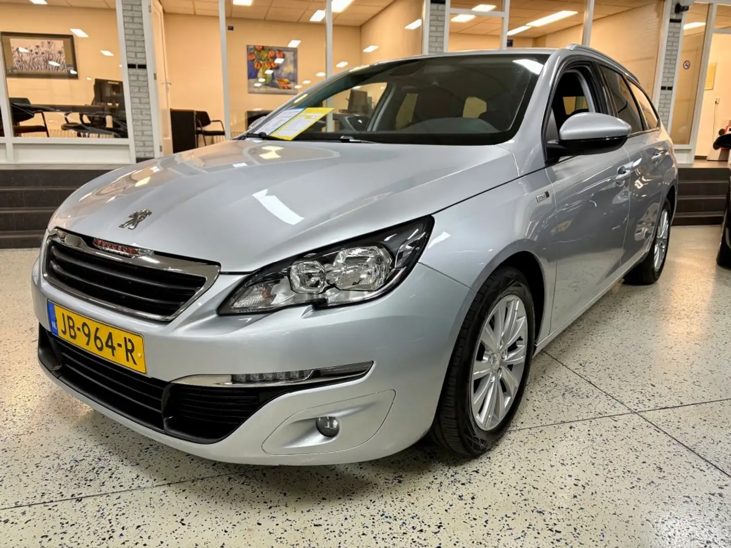 Peugeot 308 SW 1.2 TREKHAAK Navigatie ECC CRUISE / DAB RADIO Grau - 1