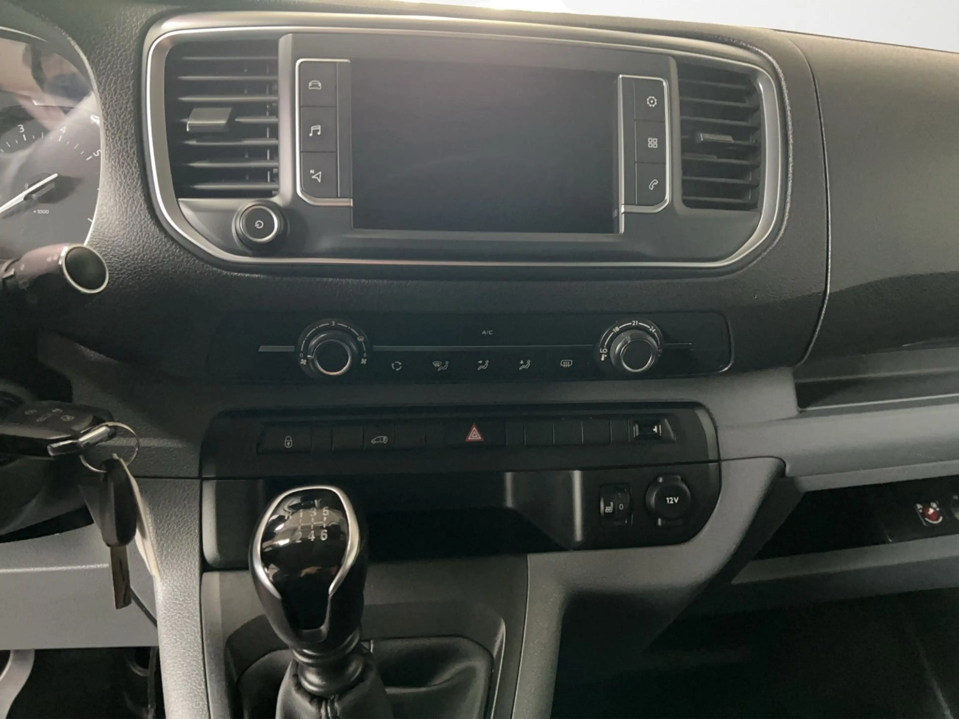 Opel Vivaro Cargo M Edition Holzboden+AHK+SHZ+Navi — photo 12