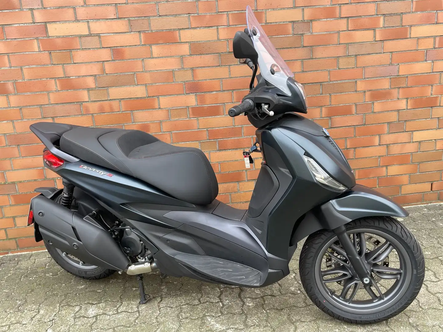 Piaggio Beverly 400 HPE   Sport   ,ABS , ASR Fekete - 1