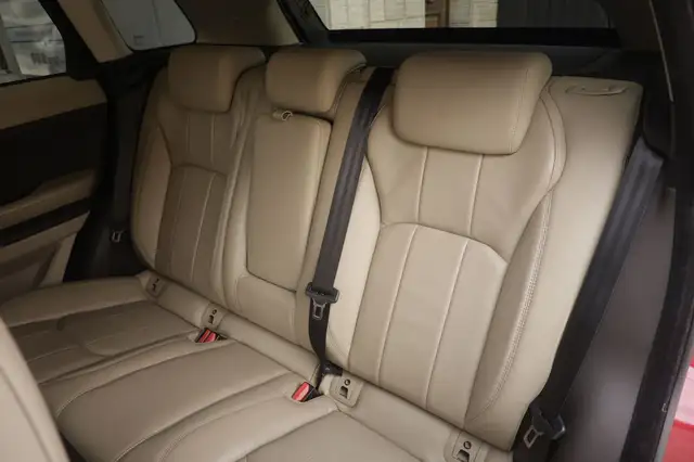 Land Rover Range Rover Evoque view 3